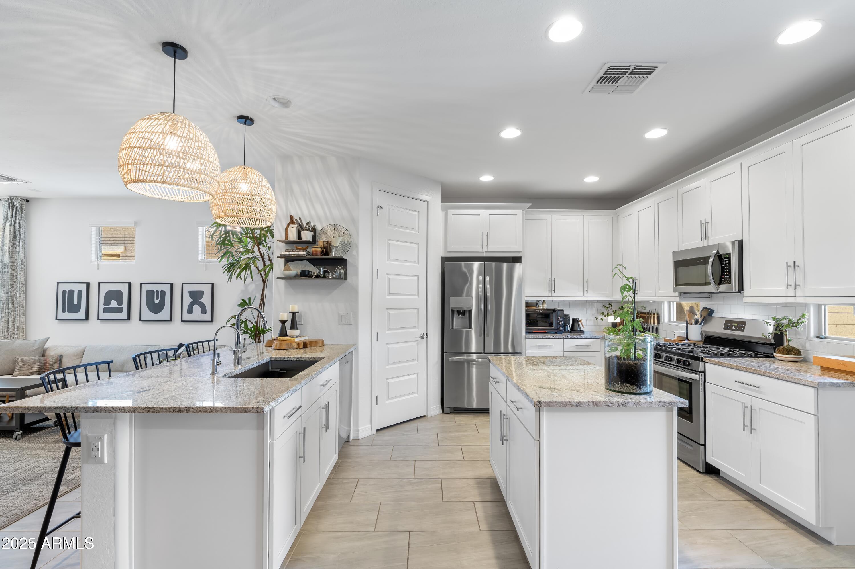 6338 W RAYMOND Street