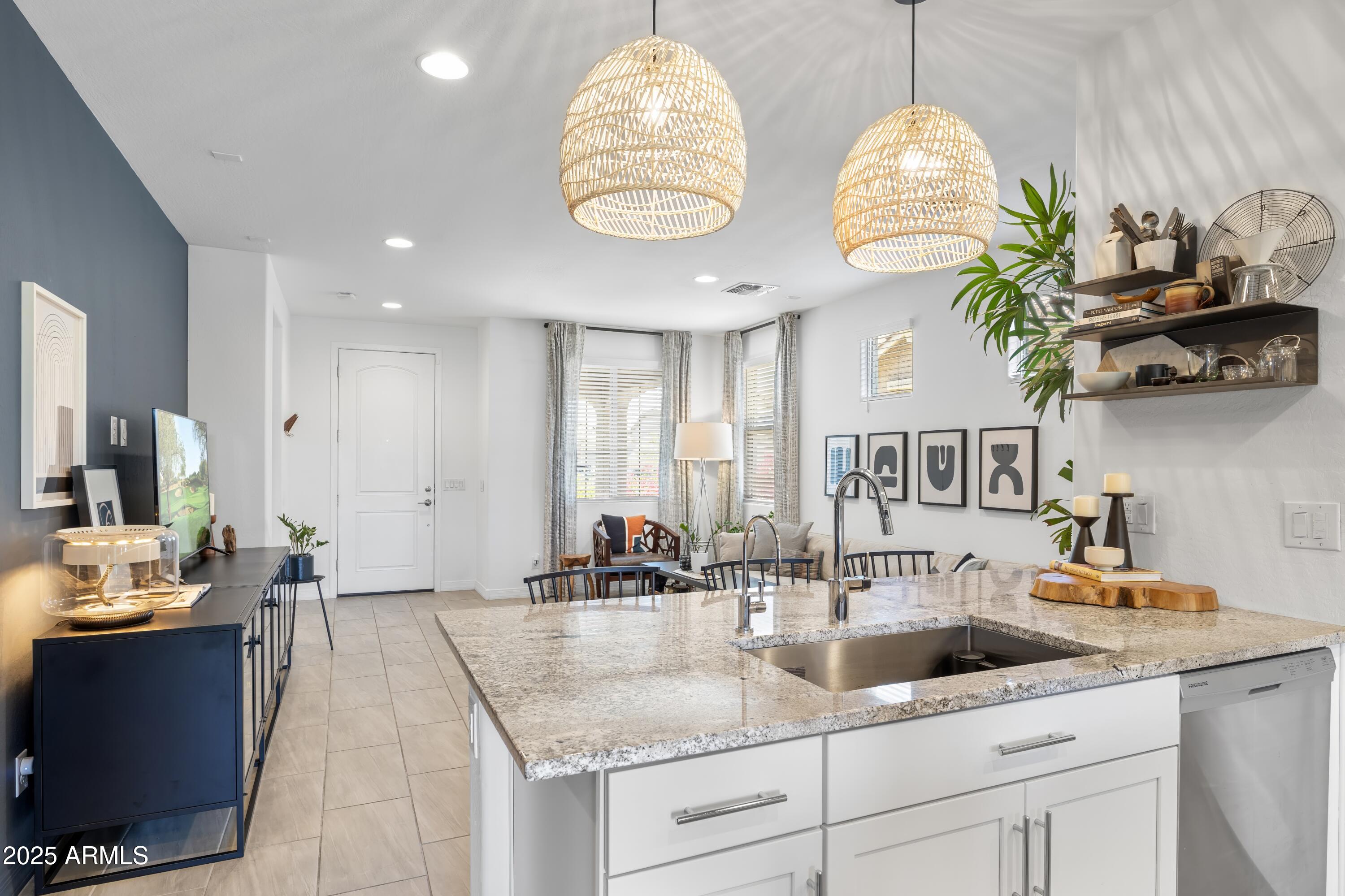 6338 W RAYMOND Street