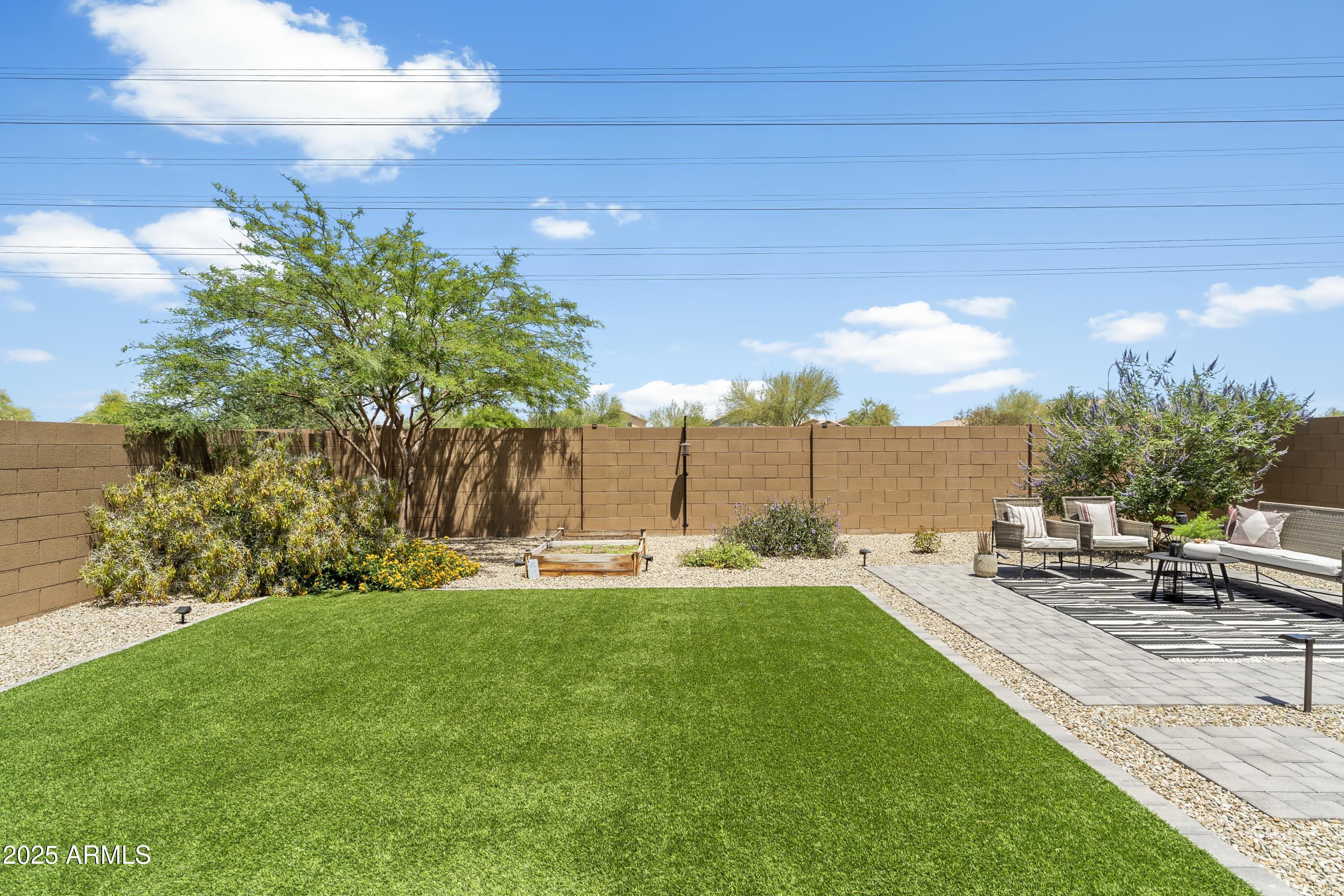 6338 W RAYMOND Street