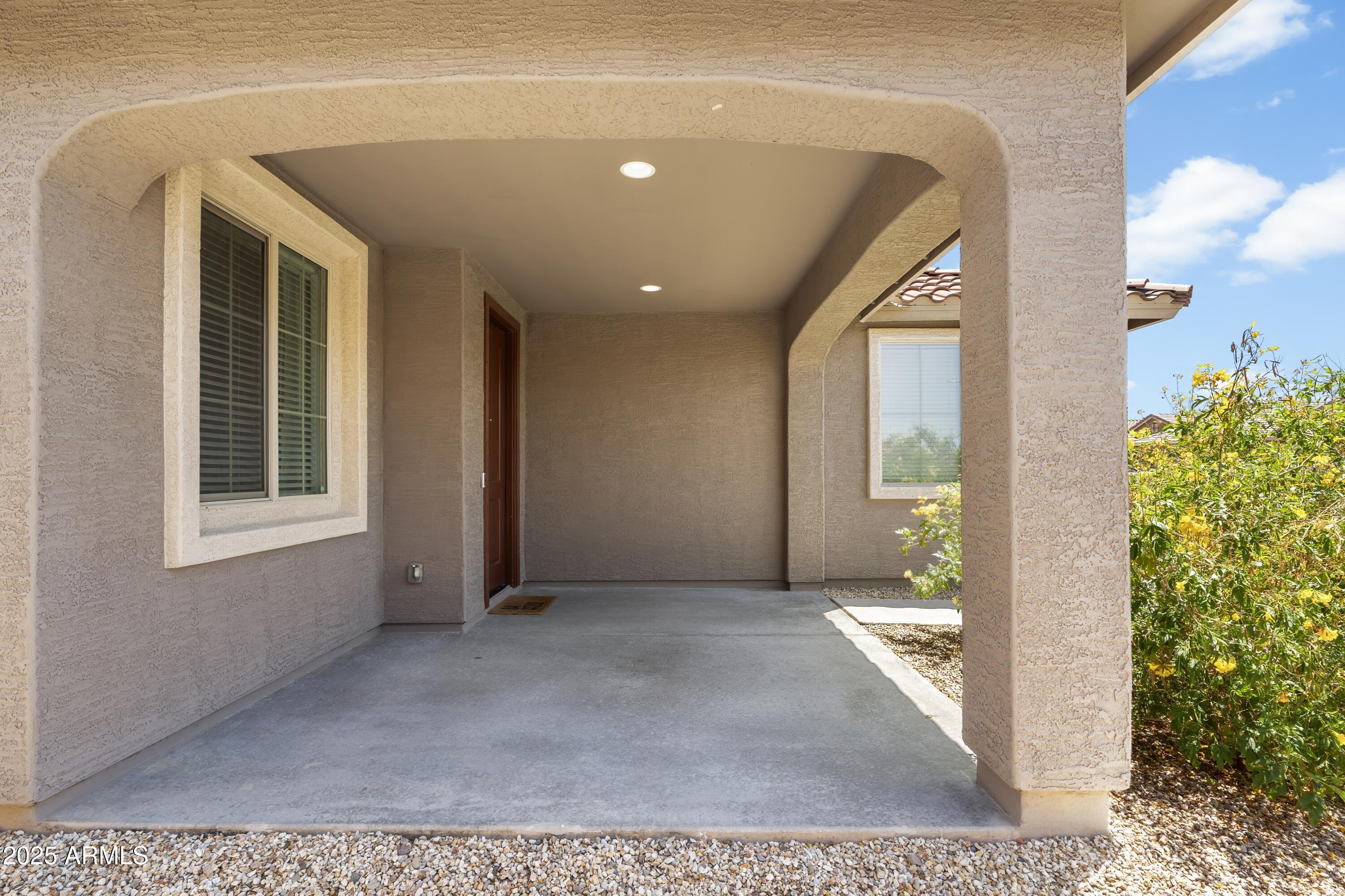 6338 W RAYMOND Street