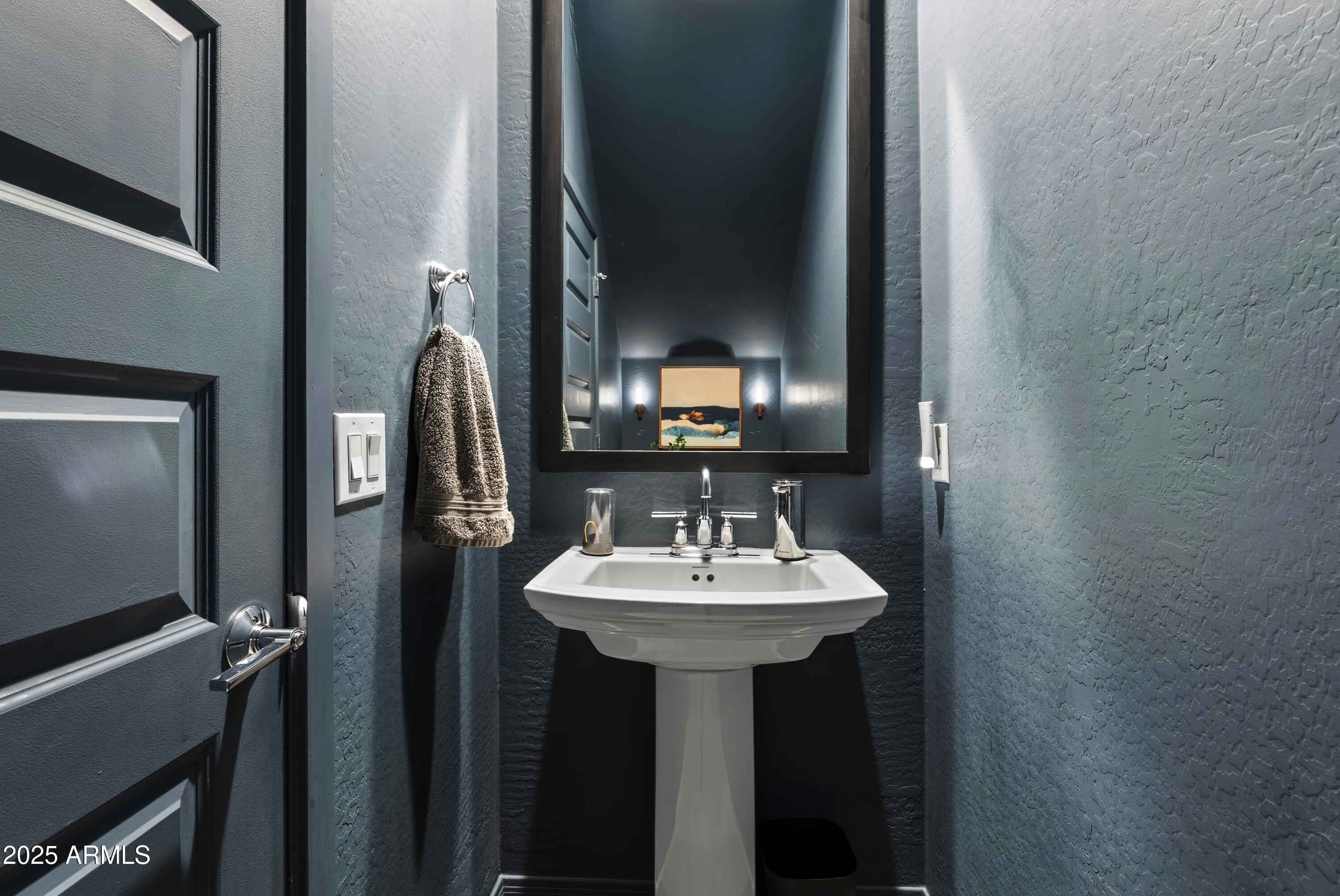 6338 W RAYMOND Street