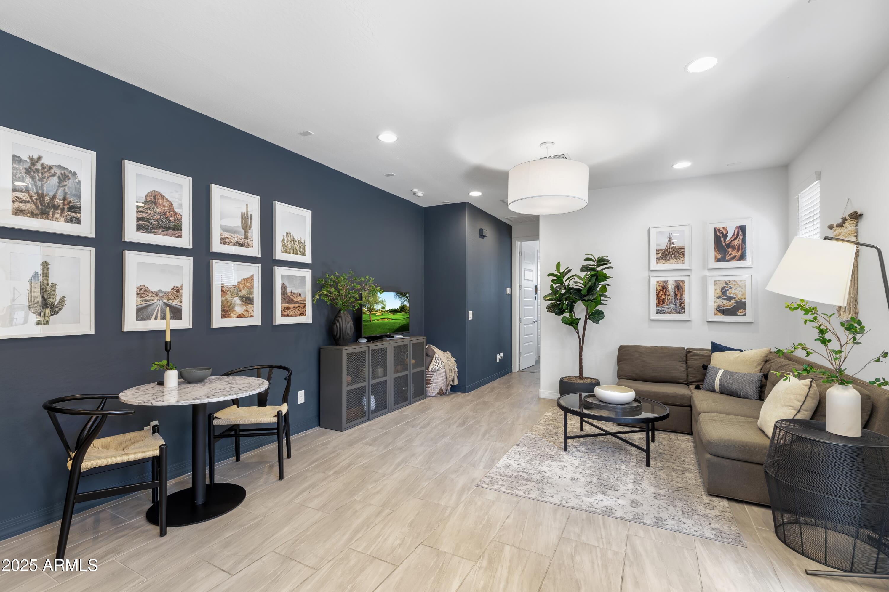 6338 W RAYMOND Street