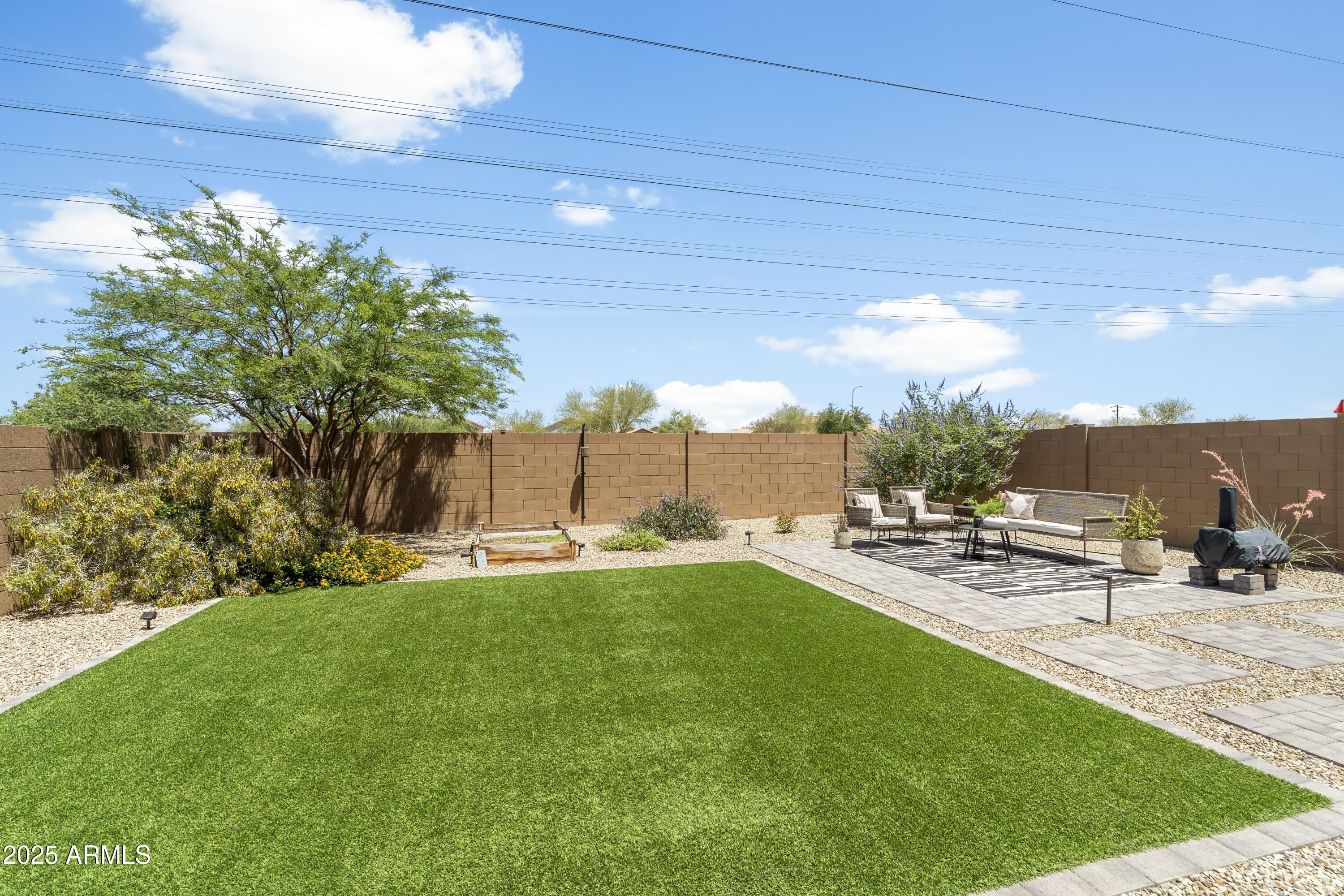 6338 W RAYMOND Street