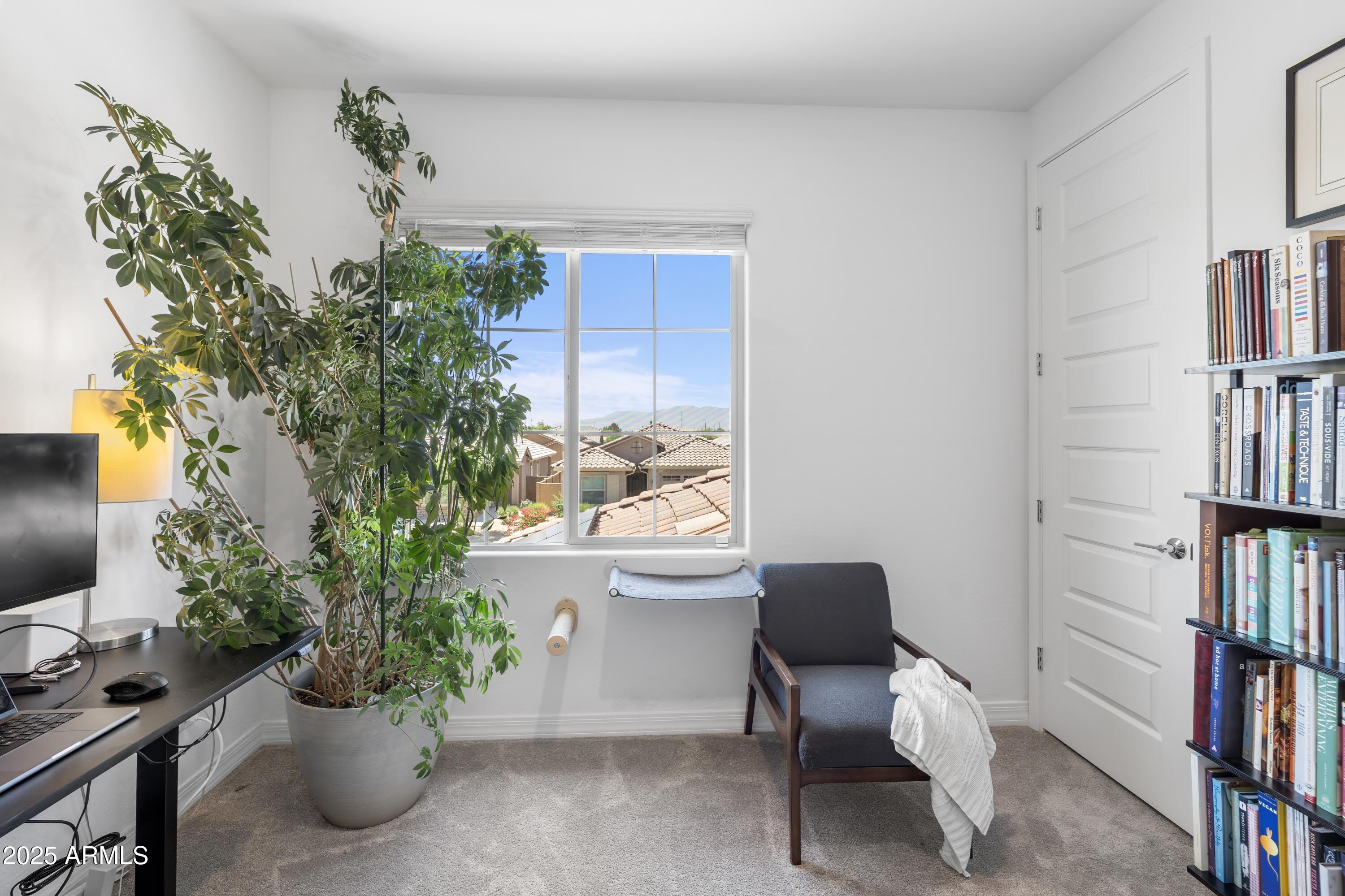 6338 W RAYMOND Street