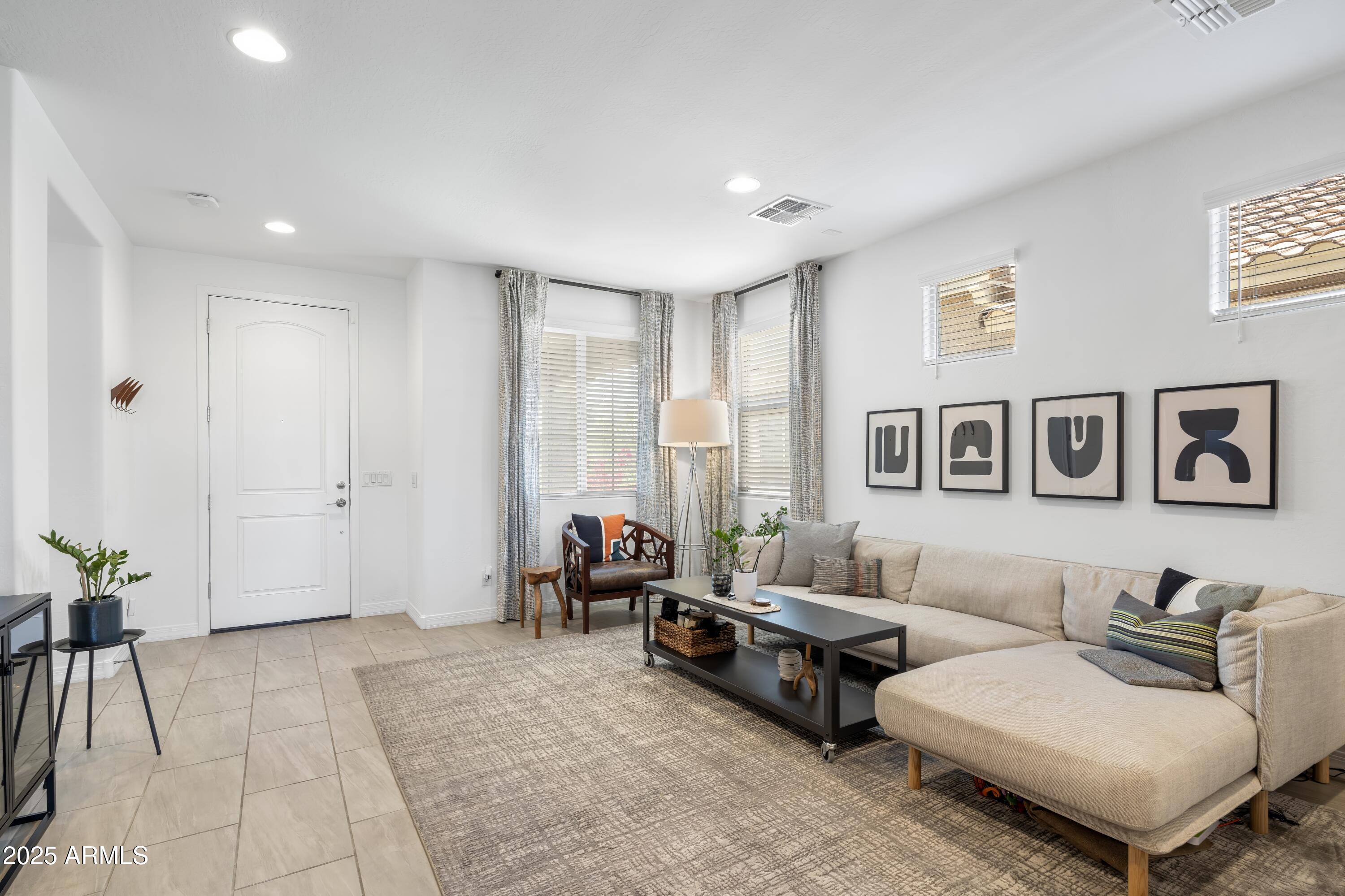 6338 W RAYMOND Street