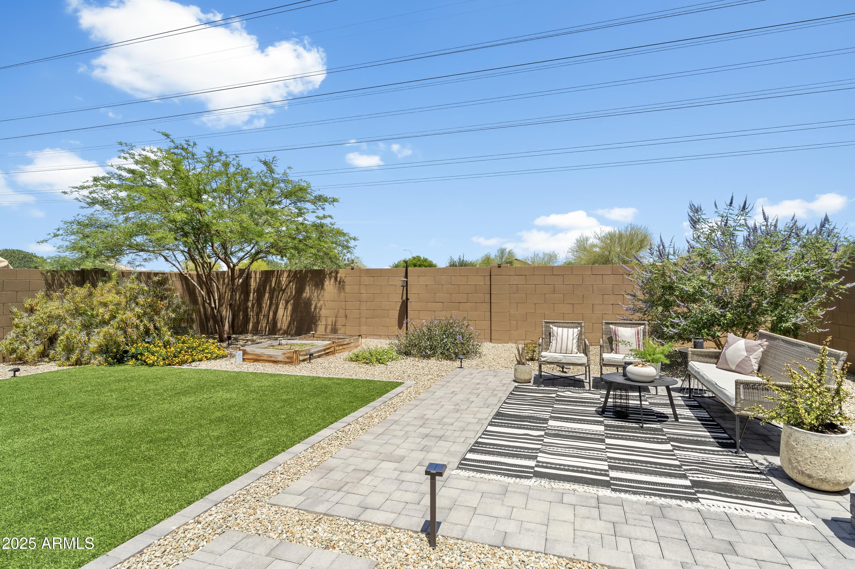 6338 W RAYMOND Street