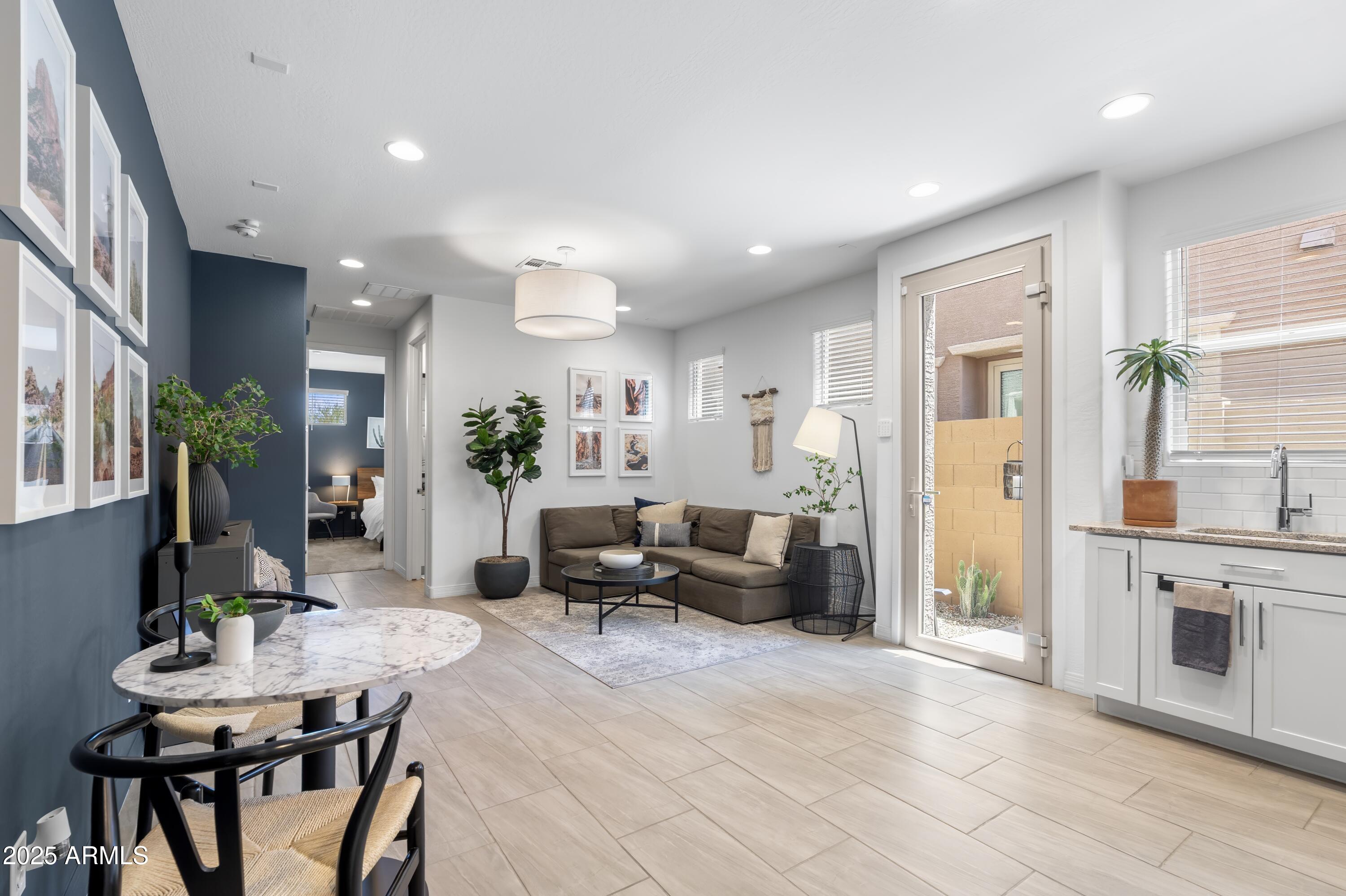 6338 W RAYMOND Street