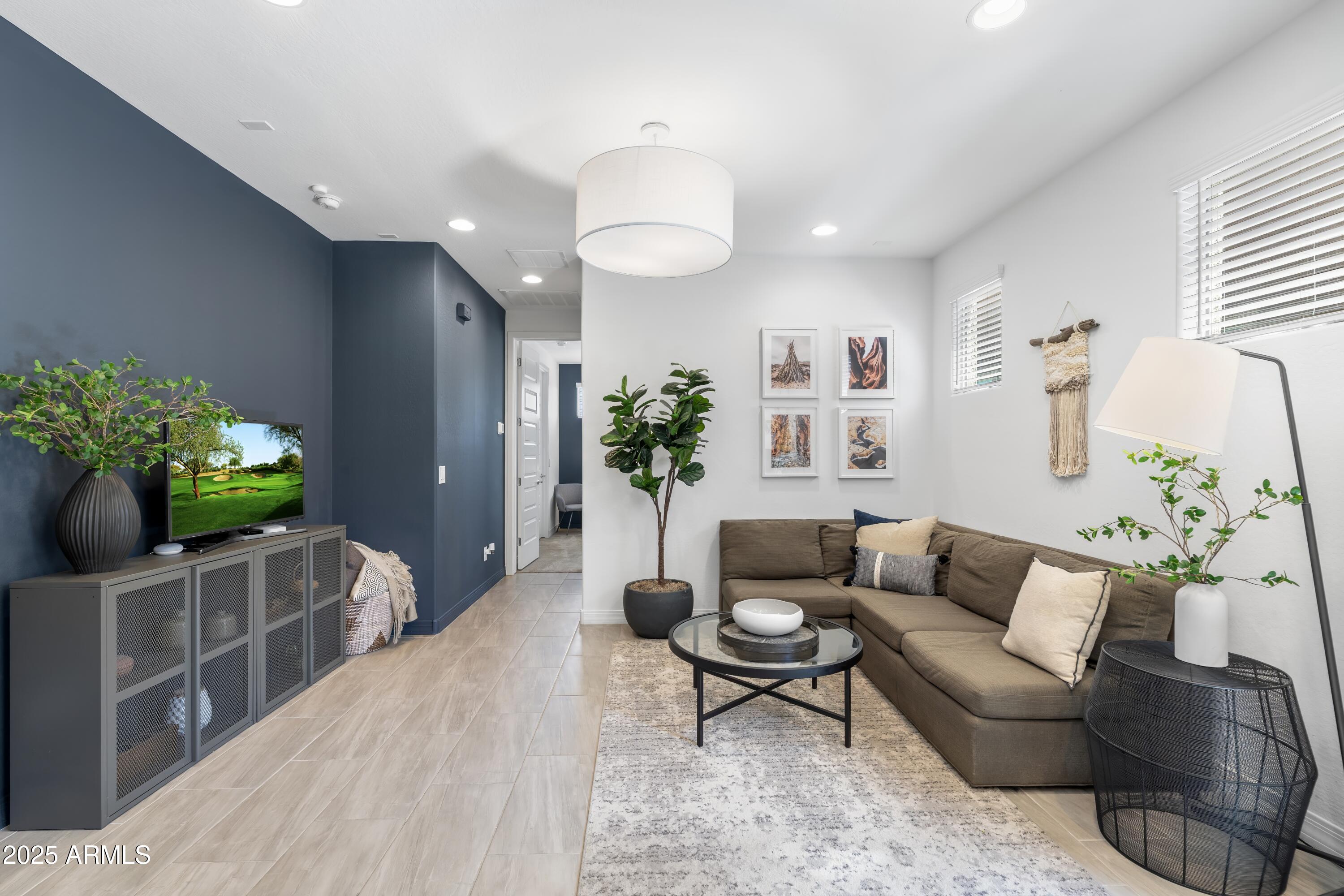 6338 W RAYMOND Street