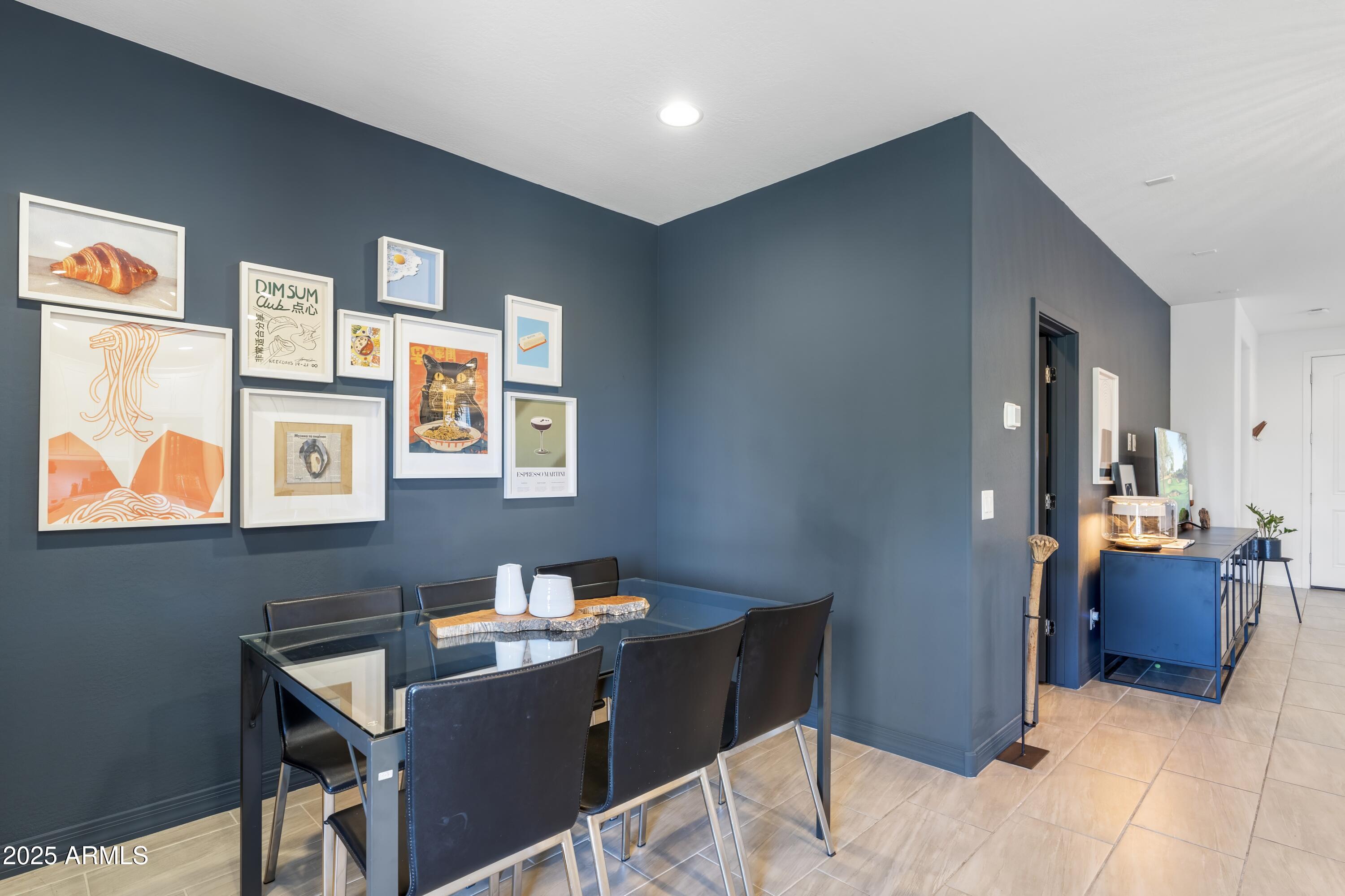 6338 W RAYMOND Street