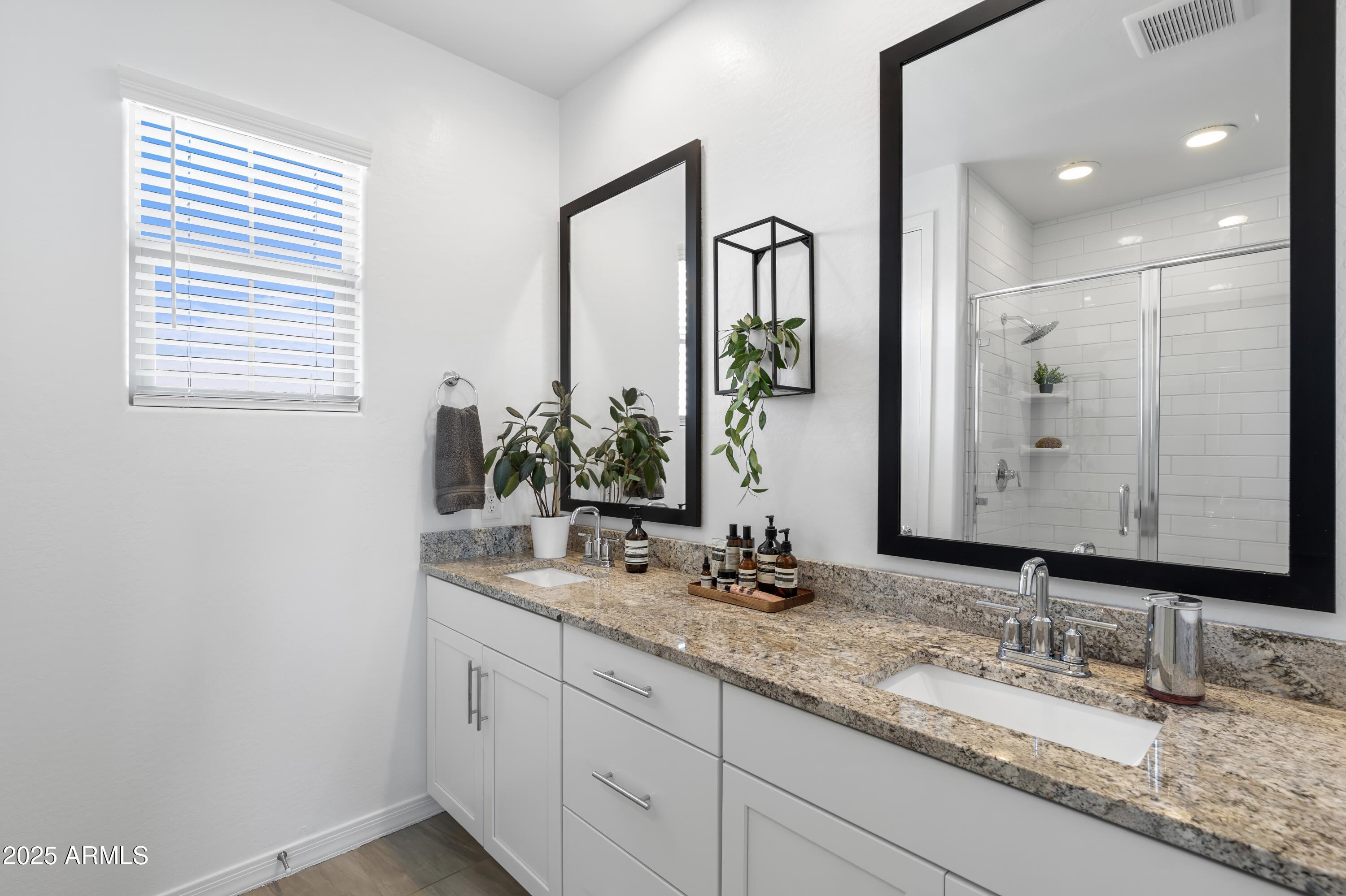 6338 W RAYMOND Street