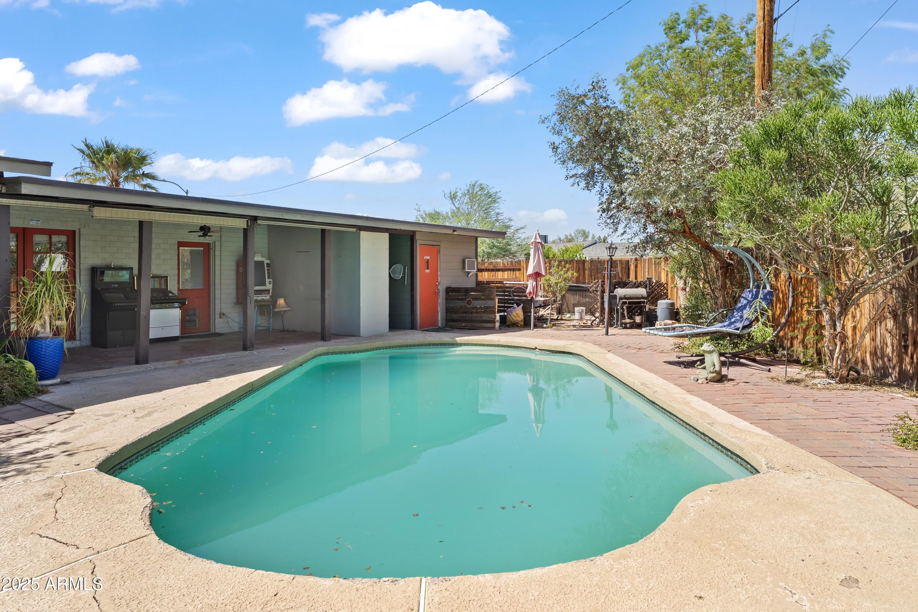 1749 W MONTEROSA Street