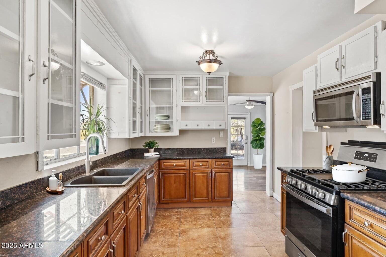 1749 W MONTEROSA Street