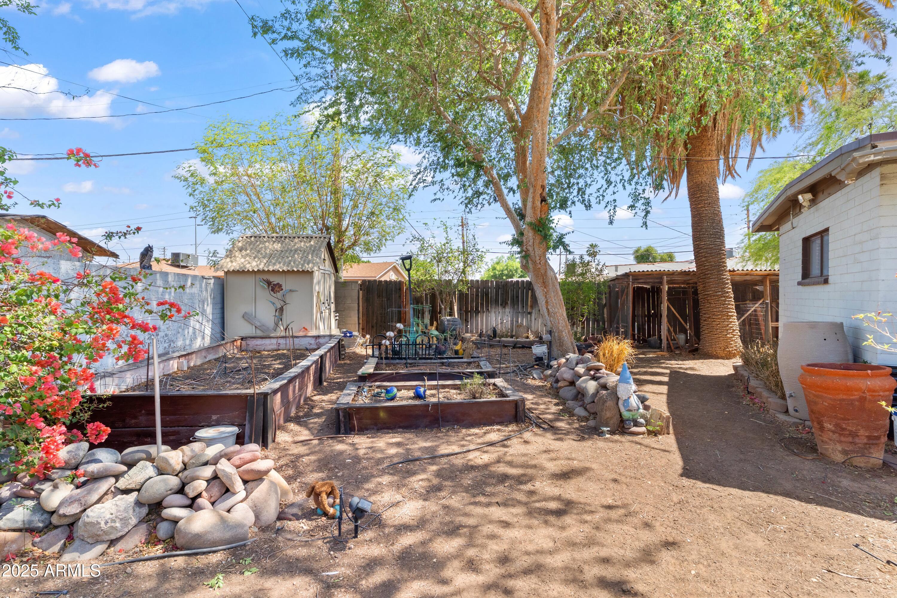 1749 W MONTEROSA Street