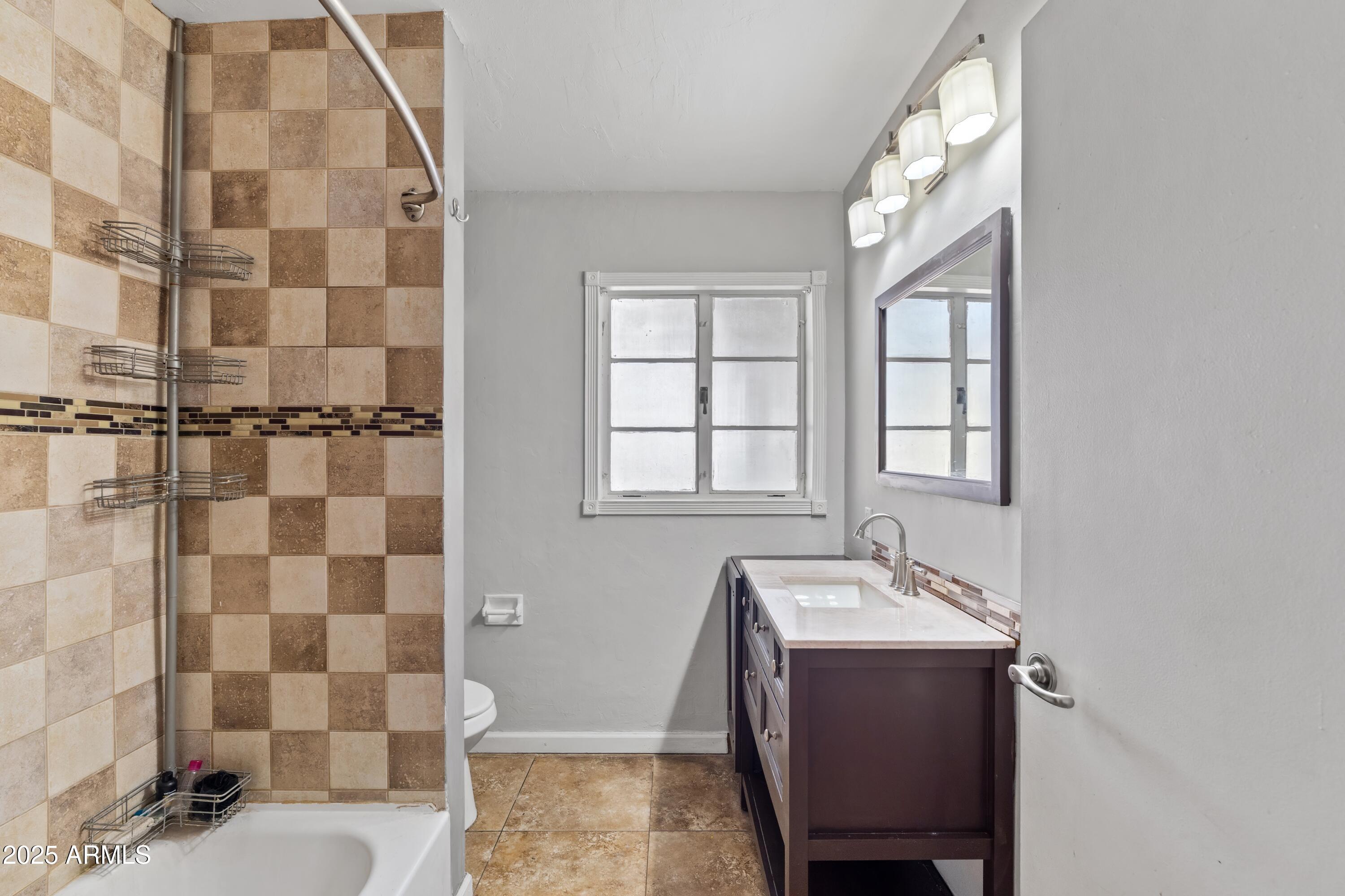 1749 W MONTEROSA Street