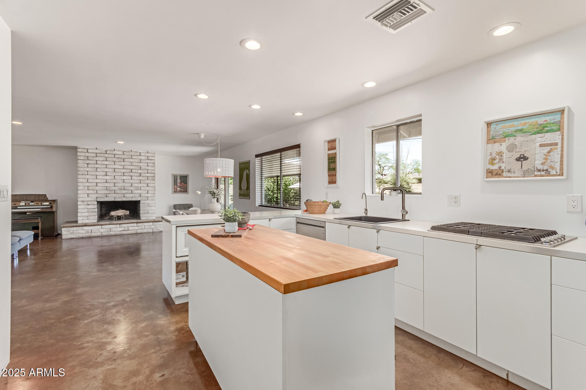 9623 N 34TH Place