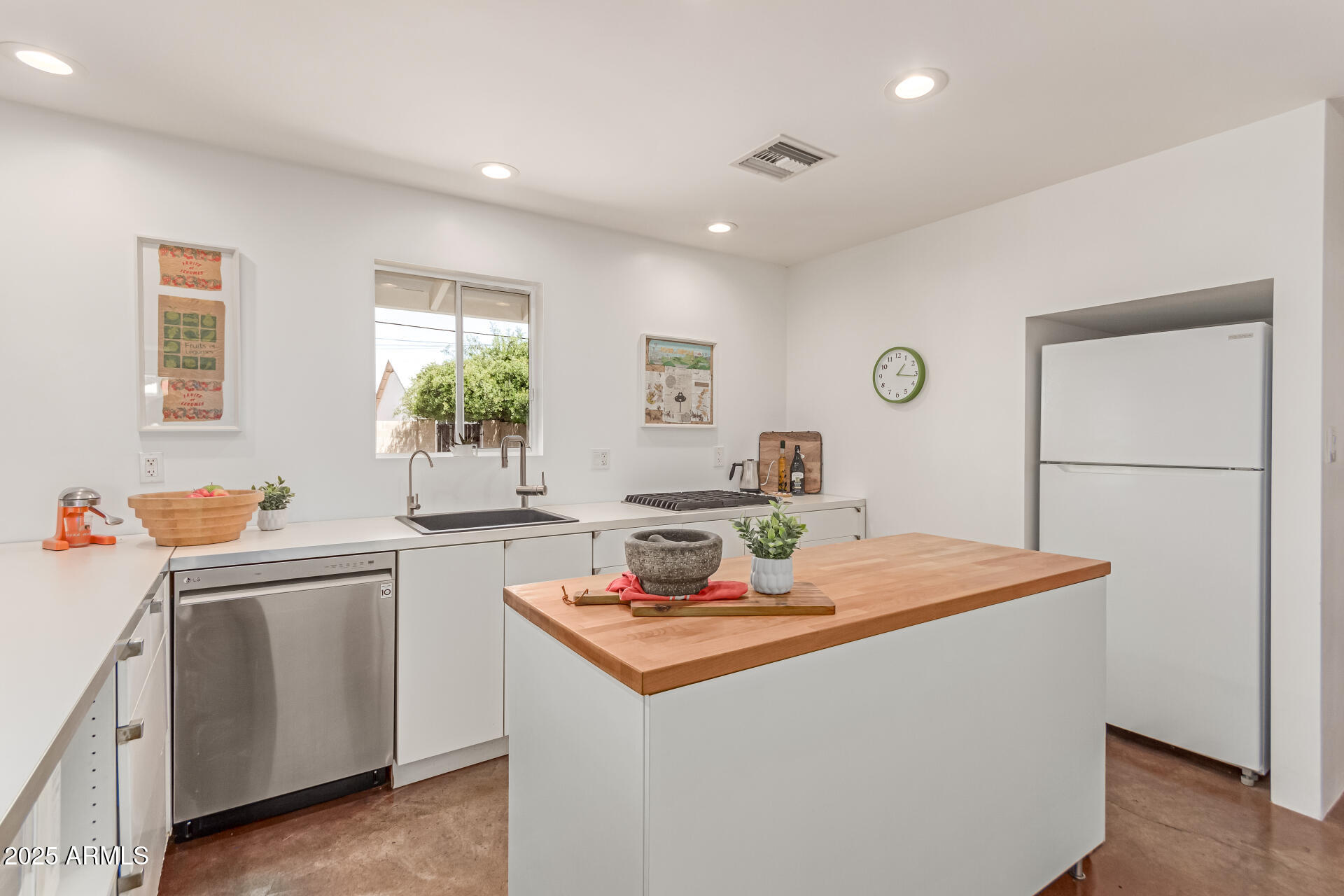 9623 N 34TH Place