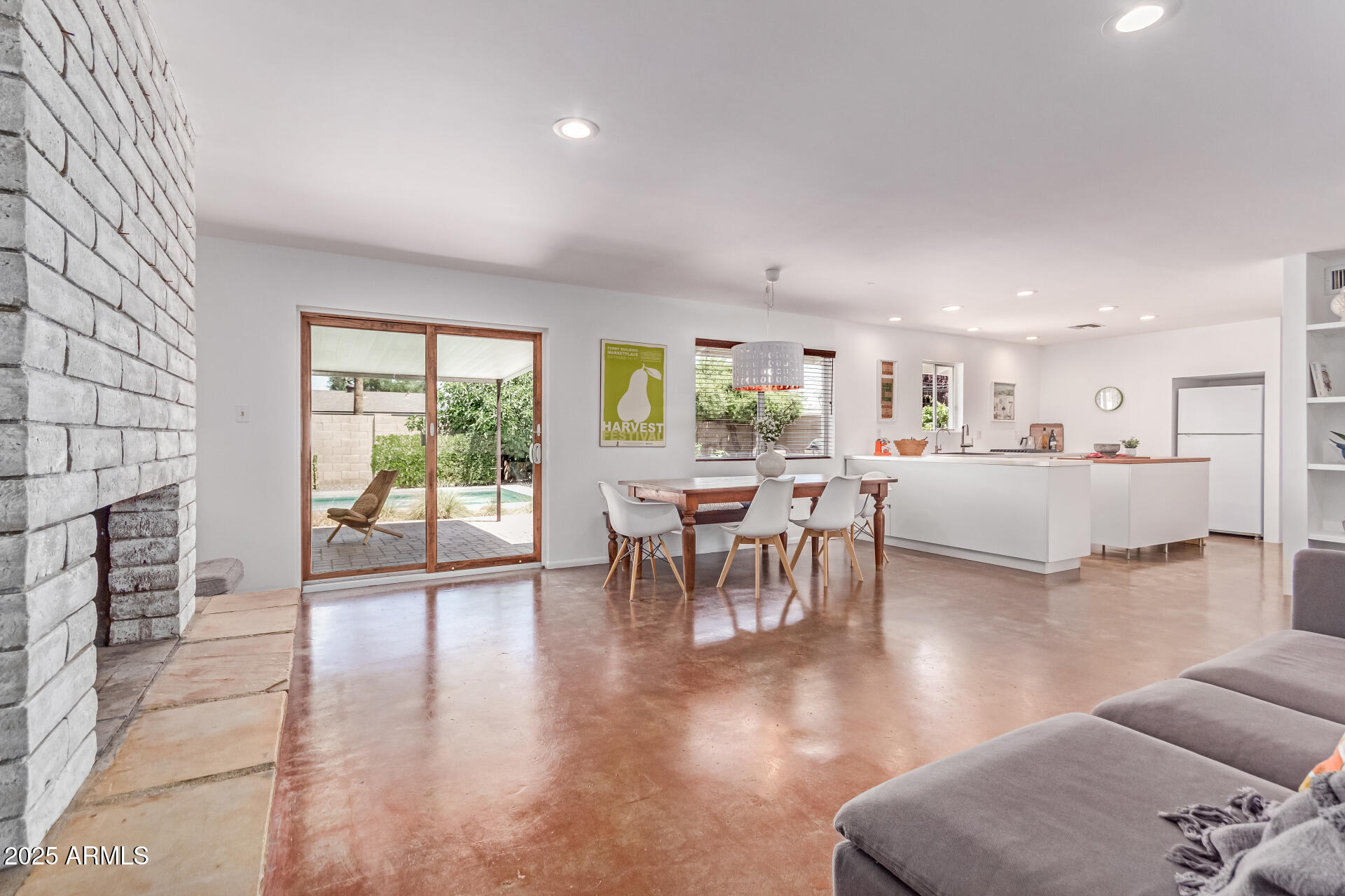 9623 N 34TH Place