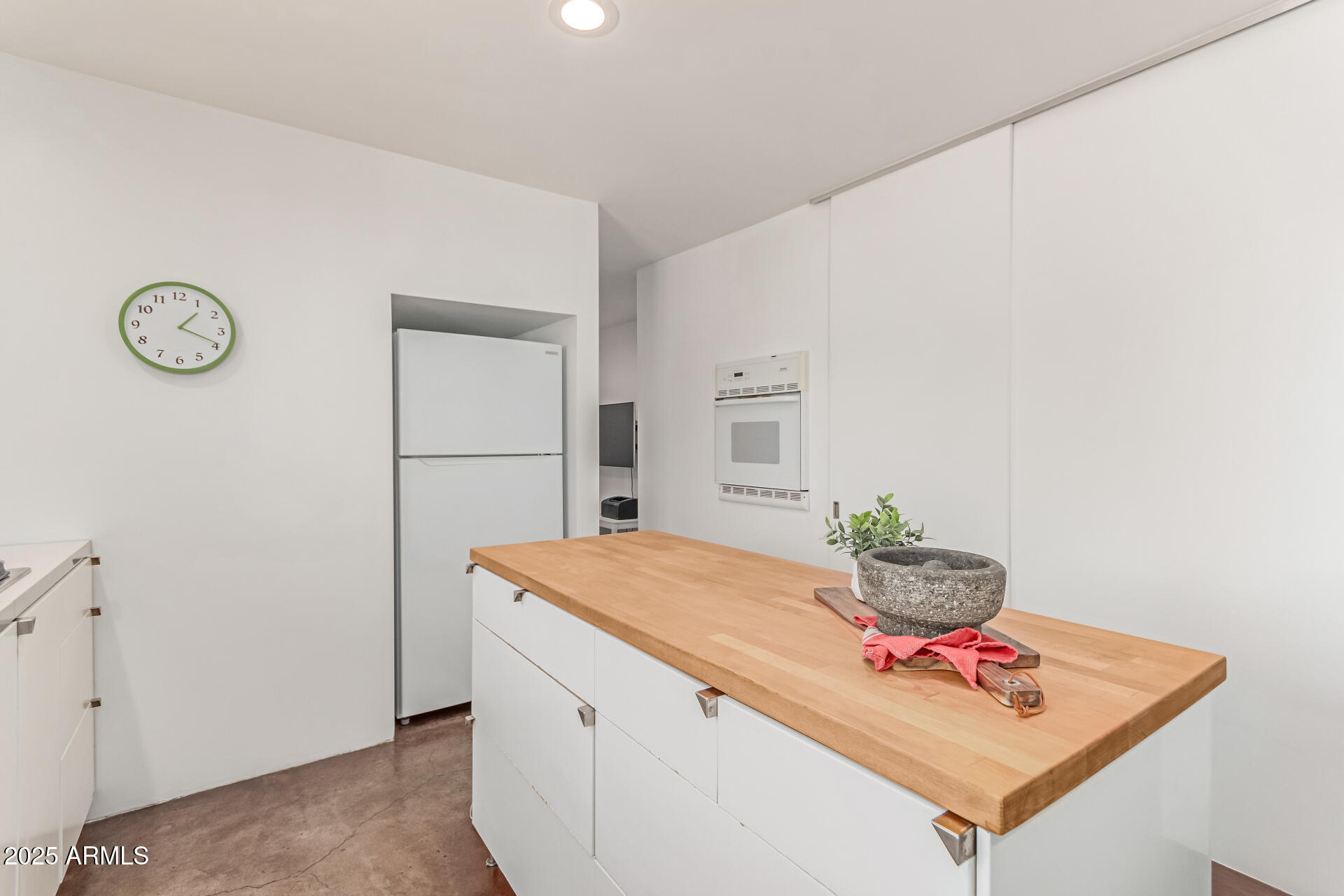 9623 N 34TH Place