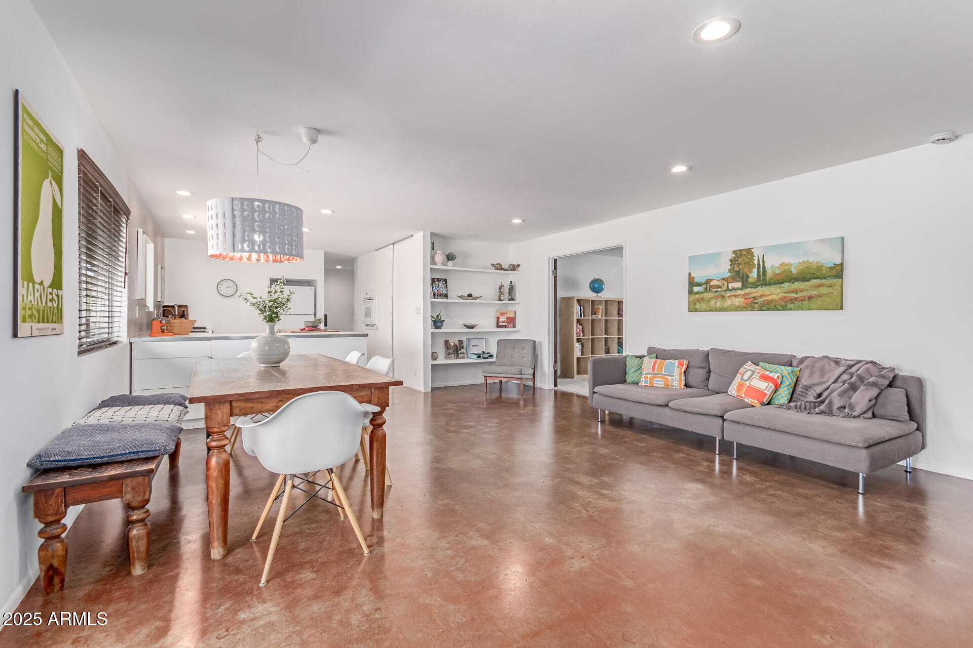 9623 N 34TH Place