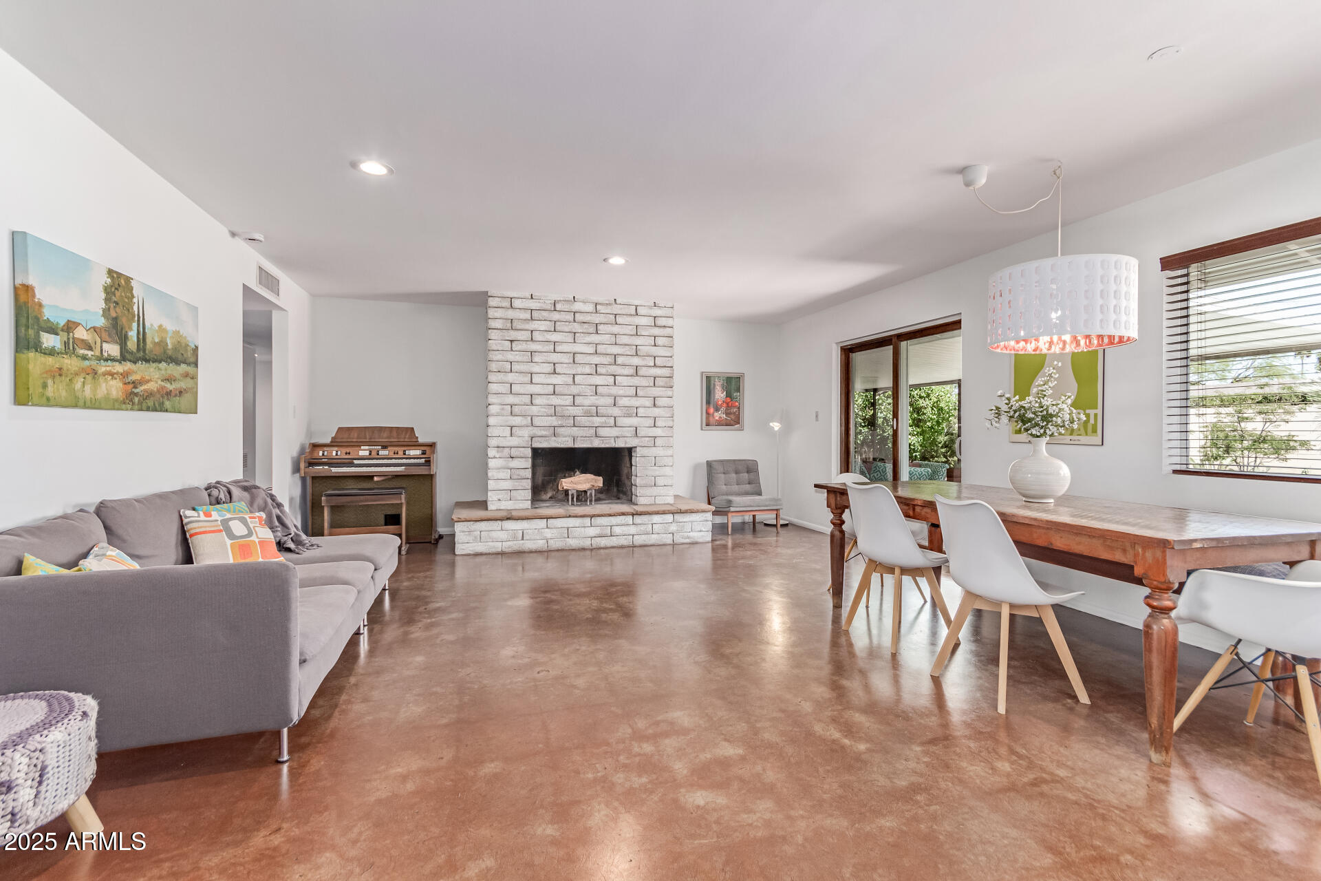 9623 N 34TH Place