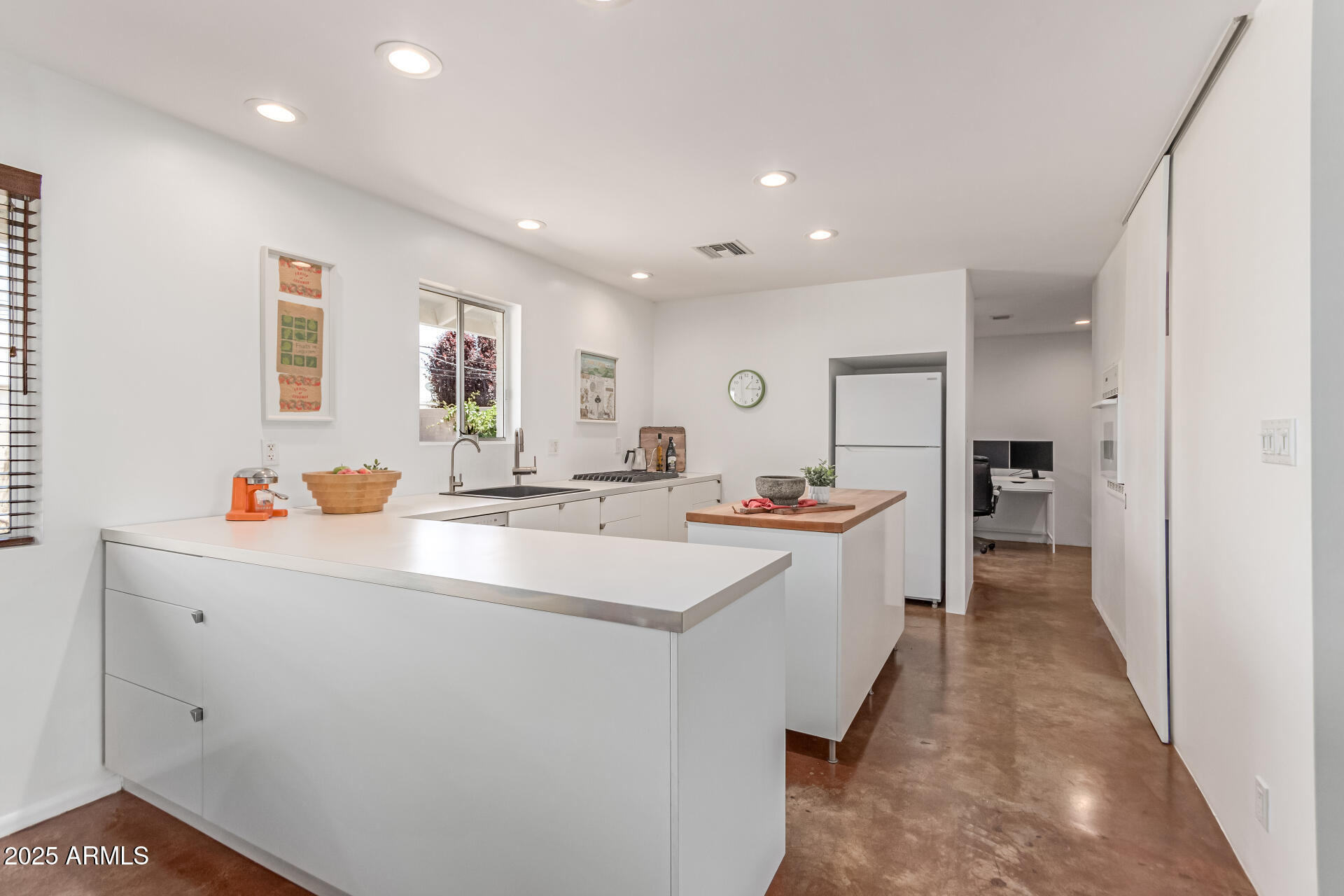 9623 N 34TH Place