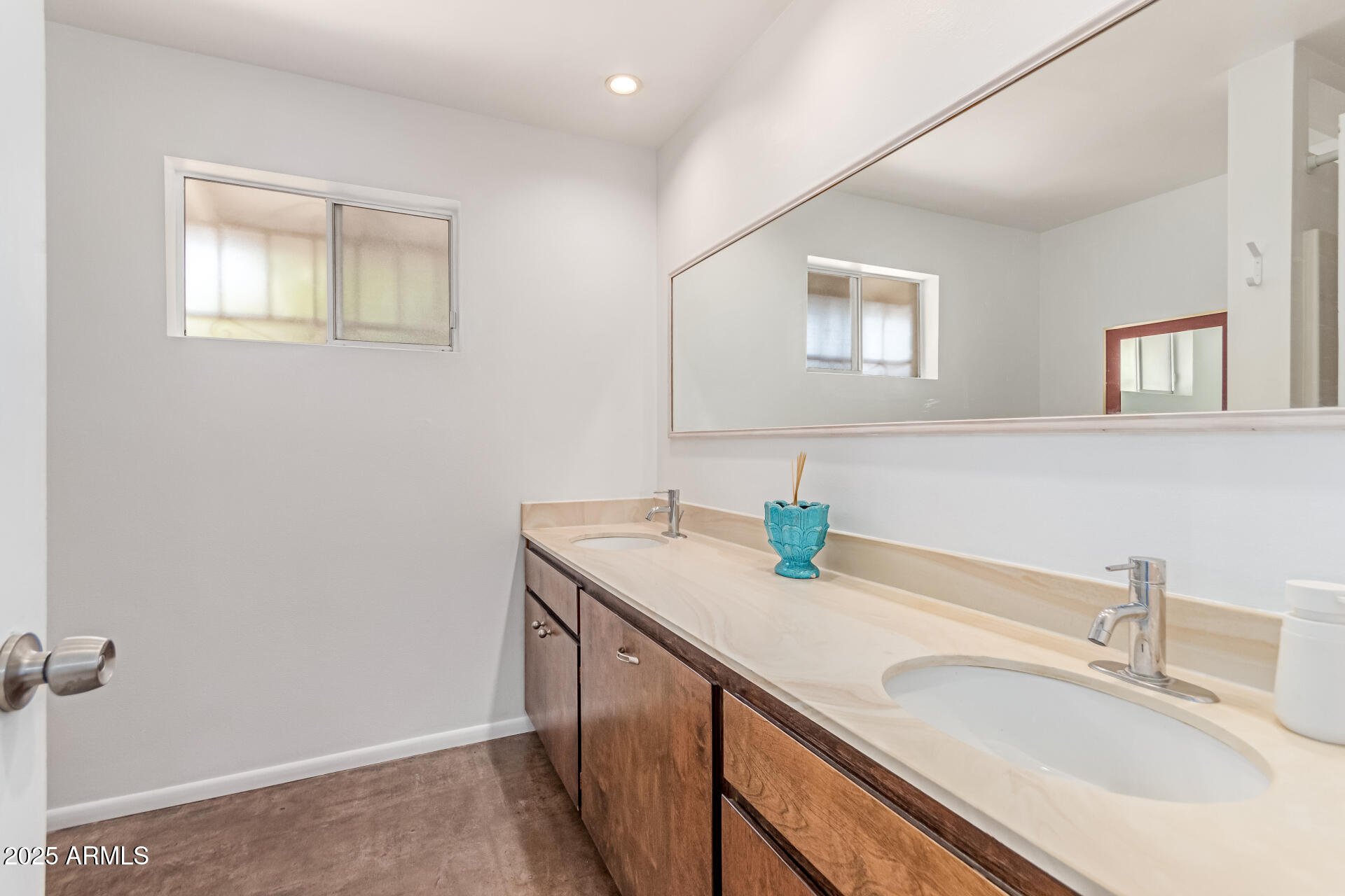 9623 N 34TH Place