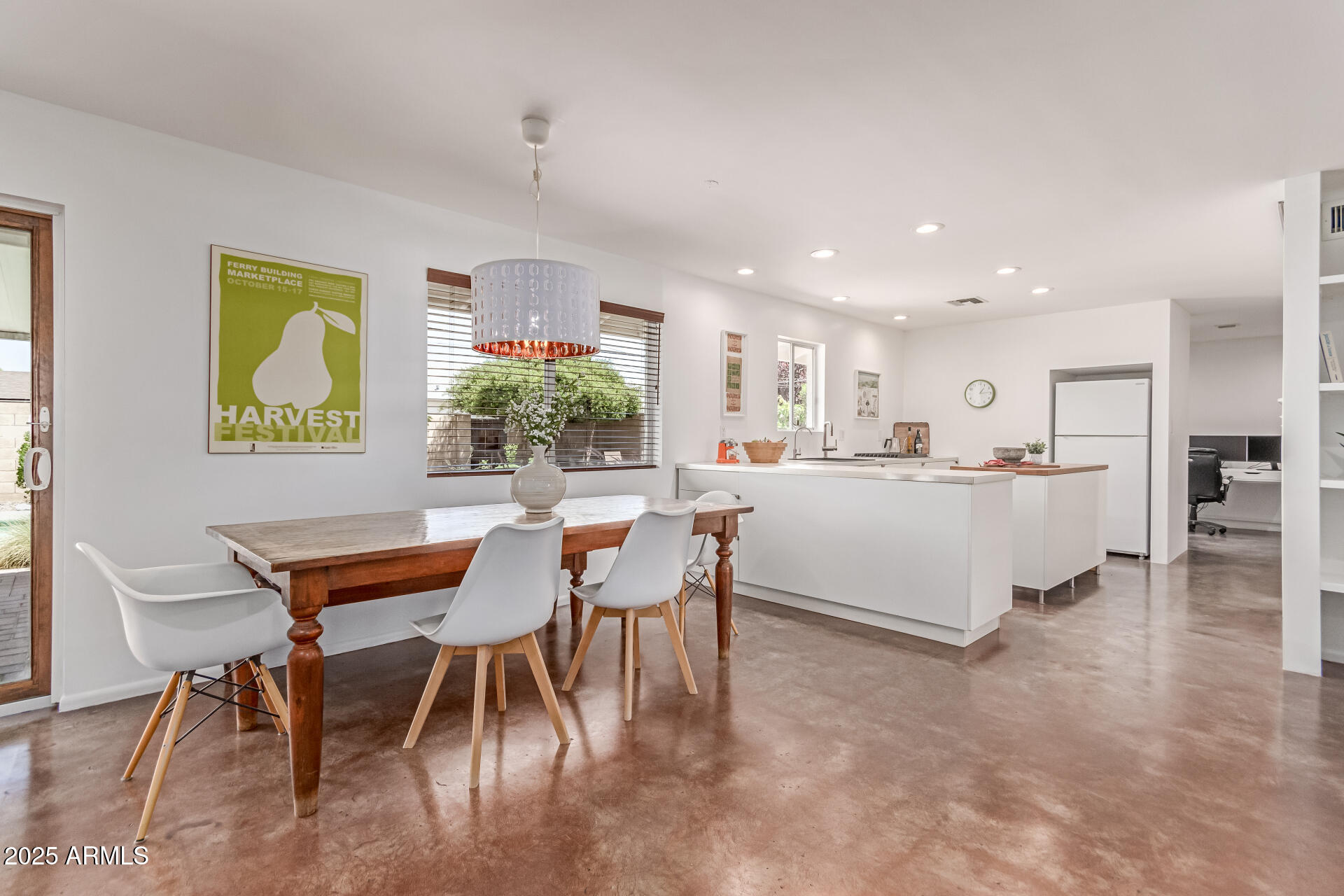 9623 N 34TH Place