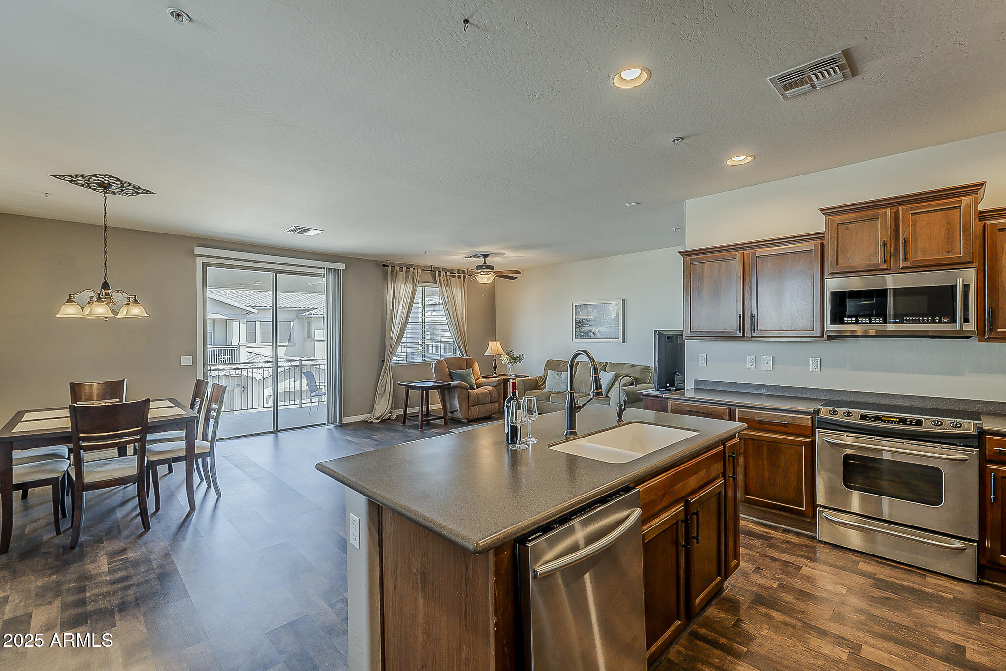 2124 W HUNTER Court 237