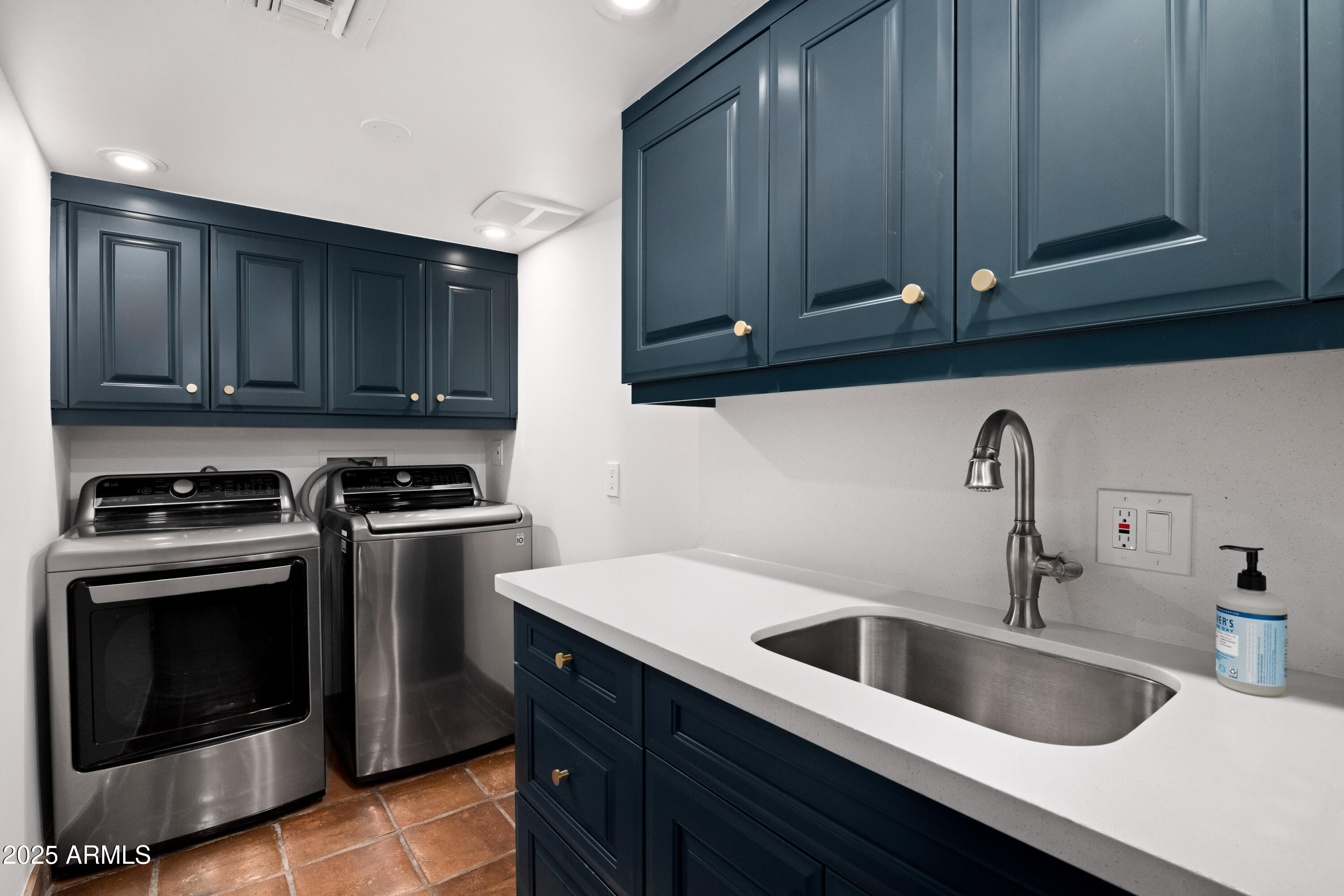 8255 E Vista De Valle