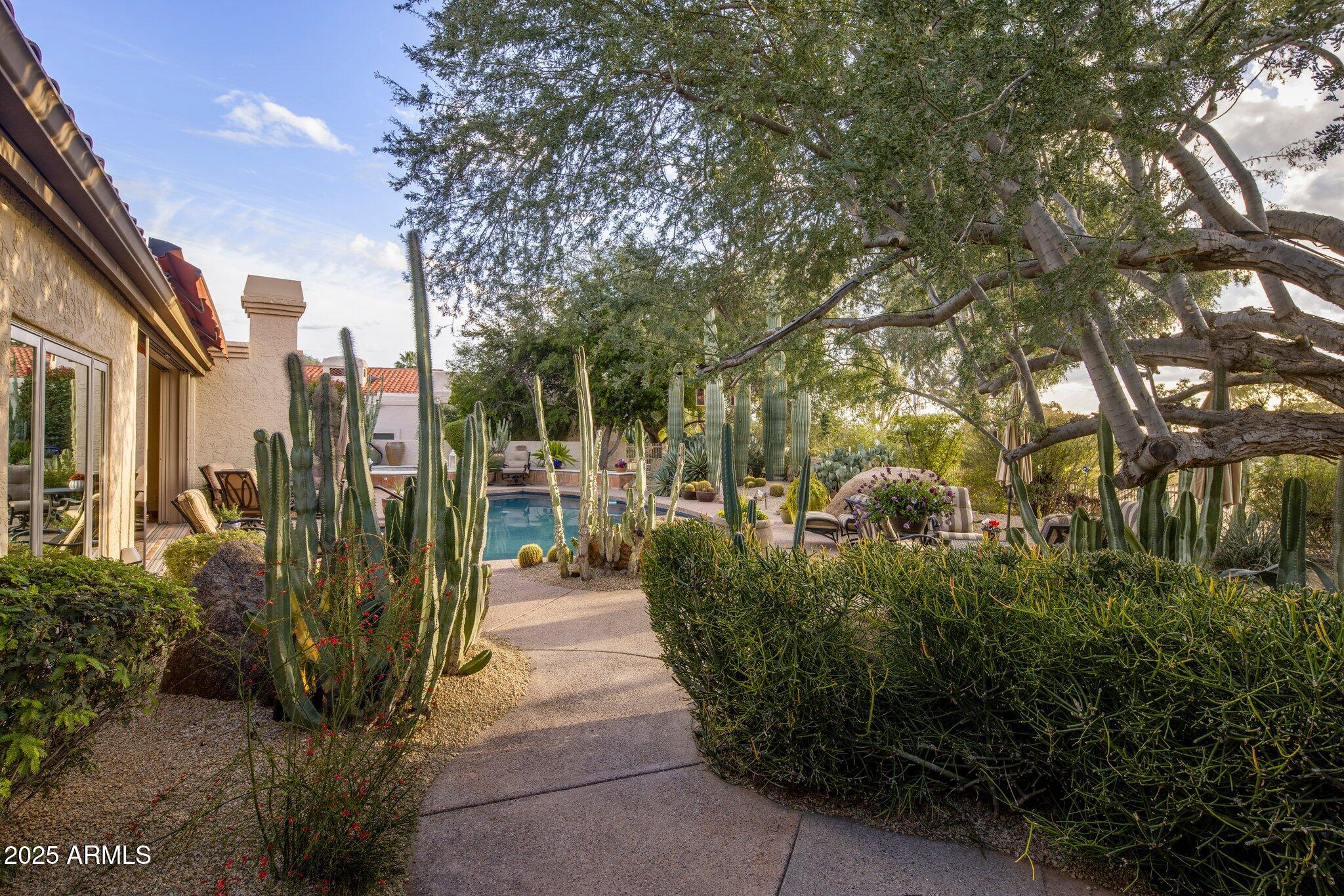 8255 E Vista De Valle
