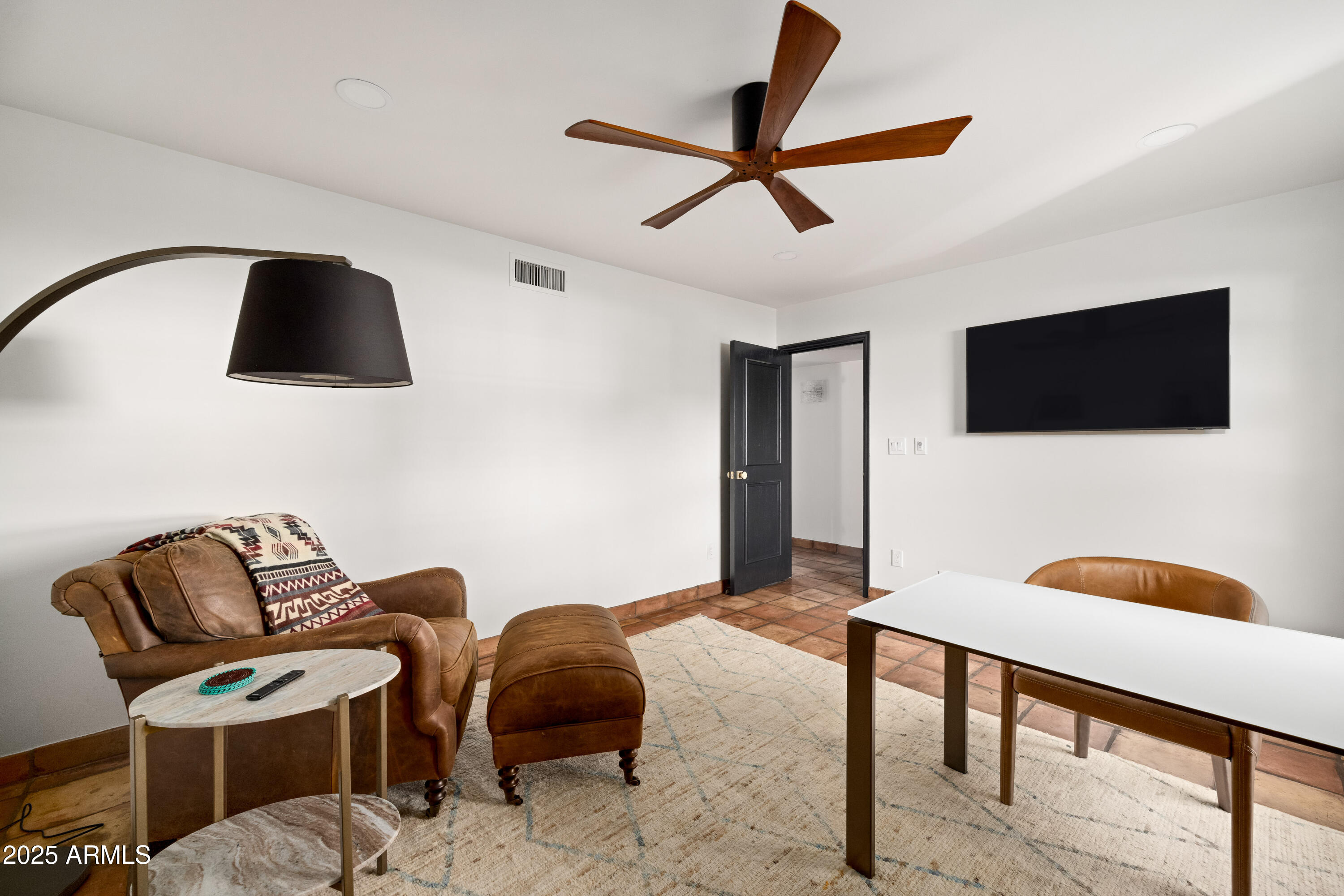 8255 E Vista De Valle