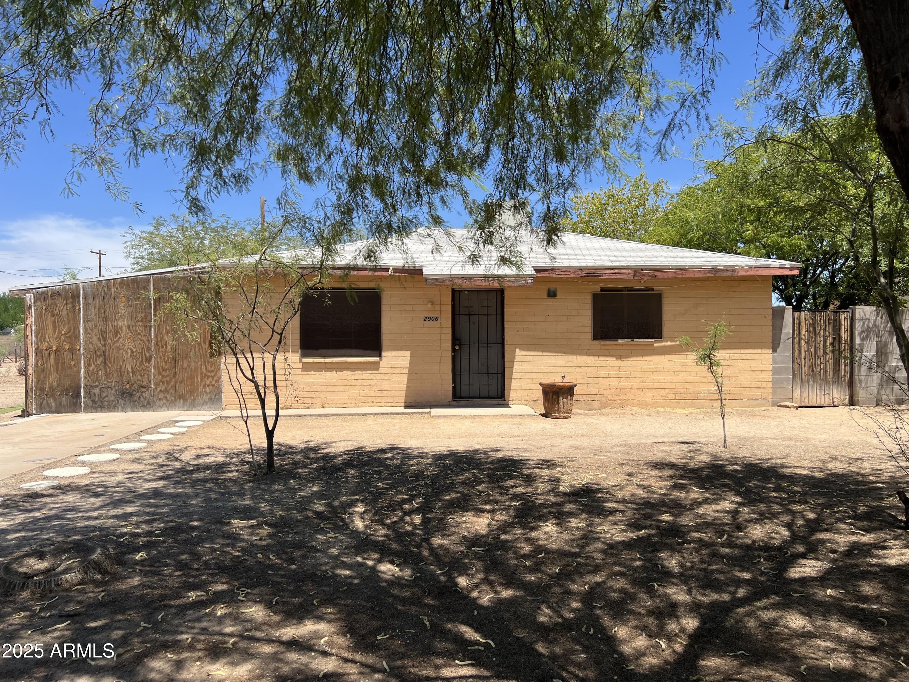 2906 E SAINT JOHN Road