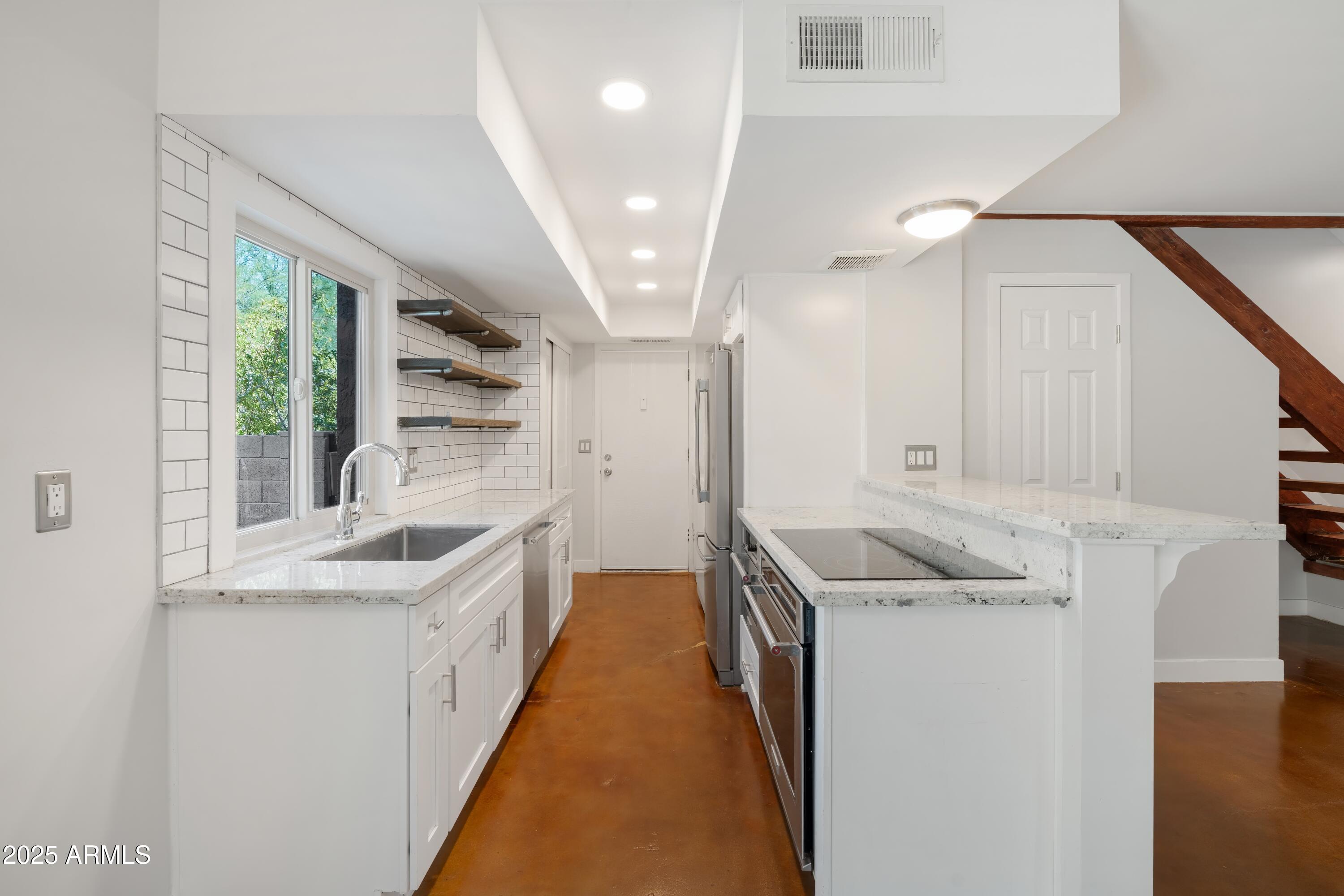 10420 N 11TH Street, 1