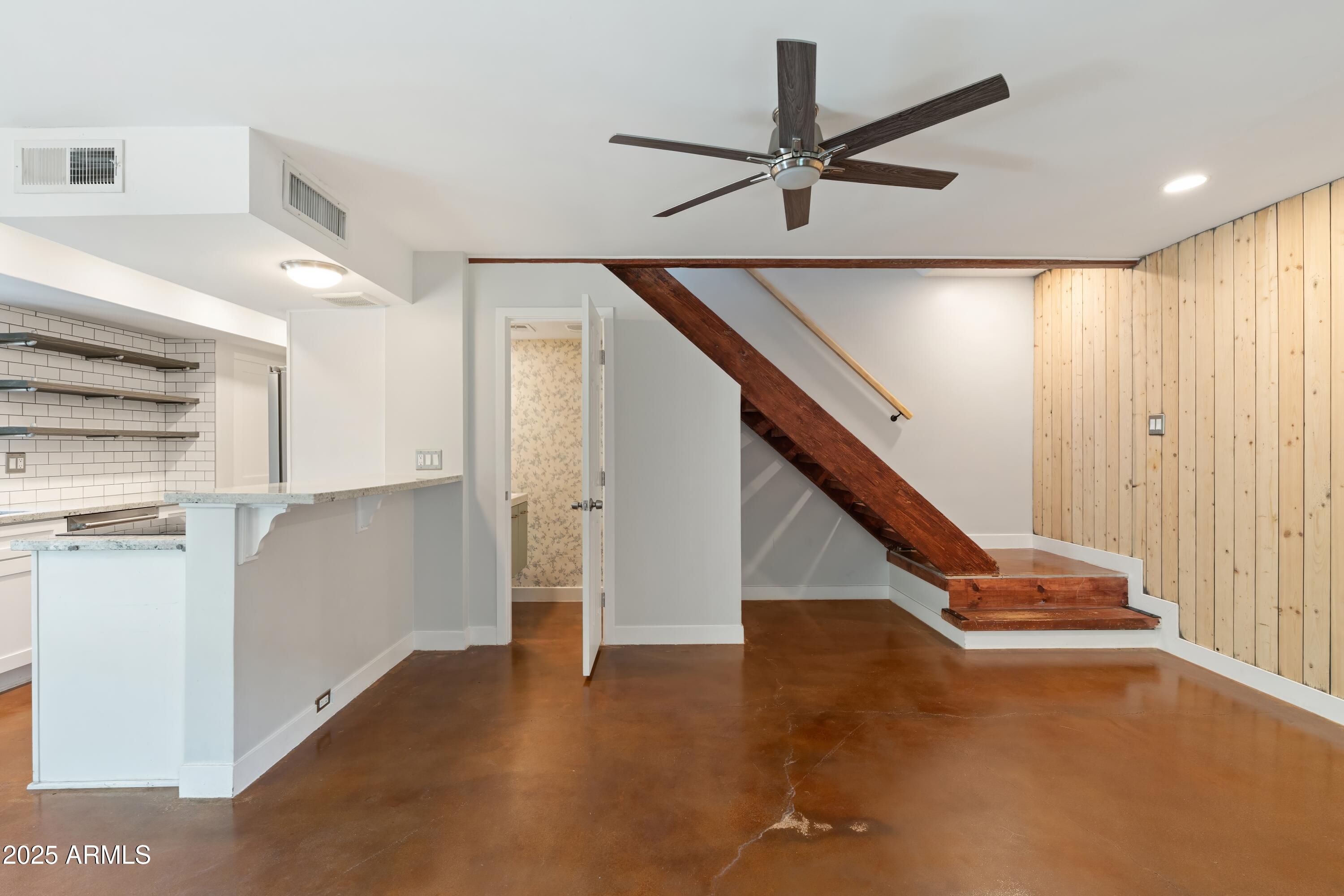 10420 N 11TH Street, 1