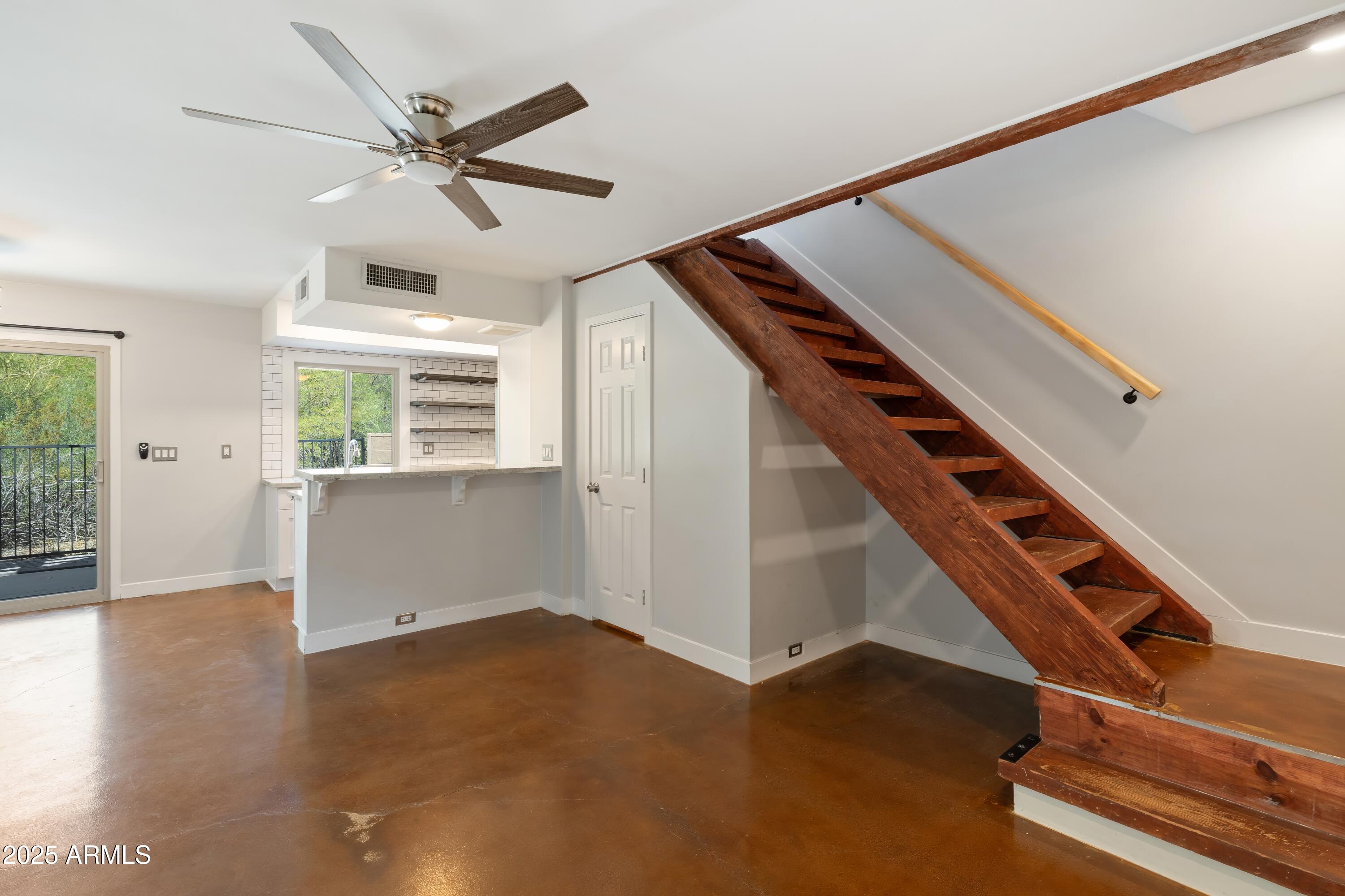 10420 N 11TH Street, 1