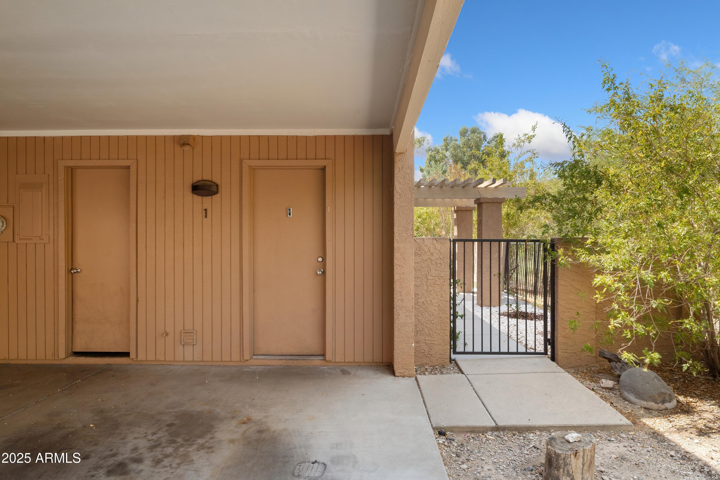 10420 N 11TH Street, 1