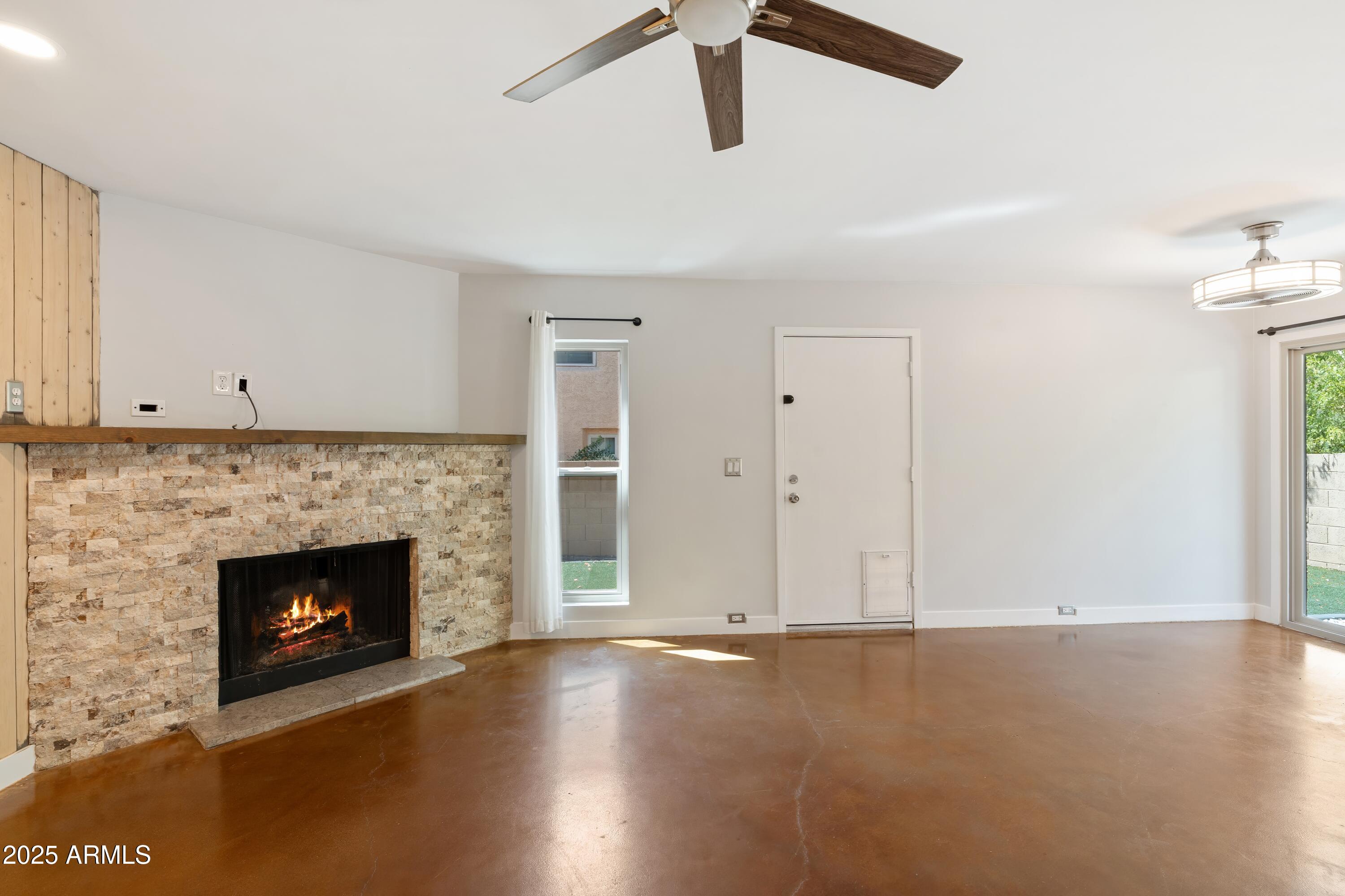 10420 N 11TH Street, 1