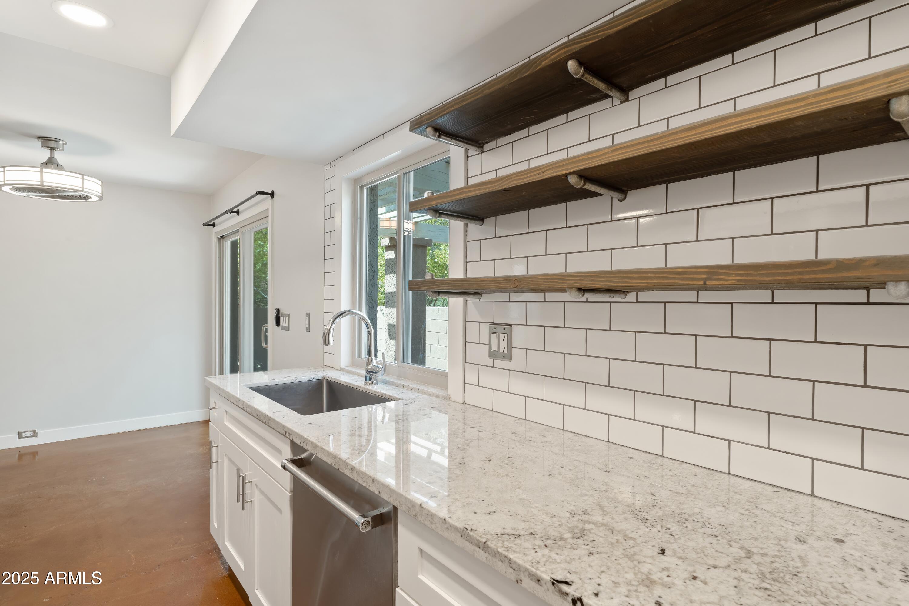 10420 N 11TH Street, 1