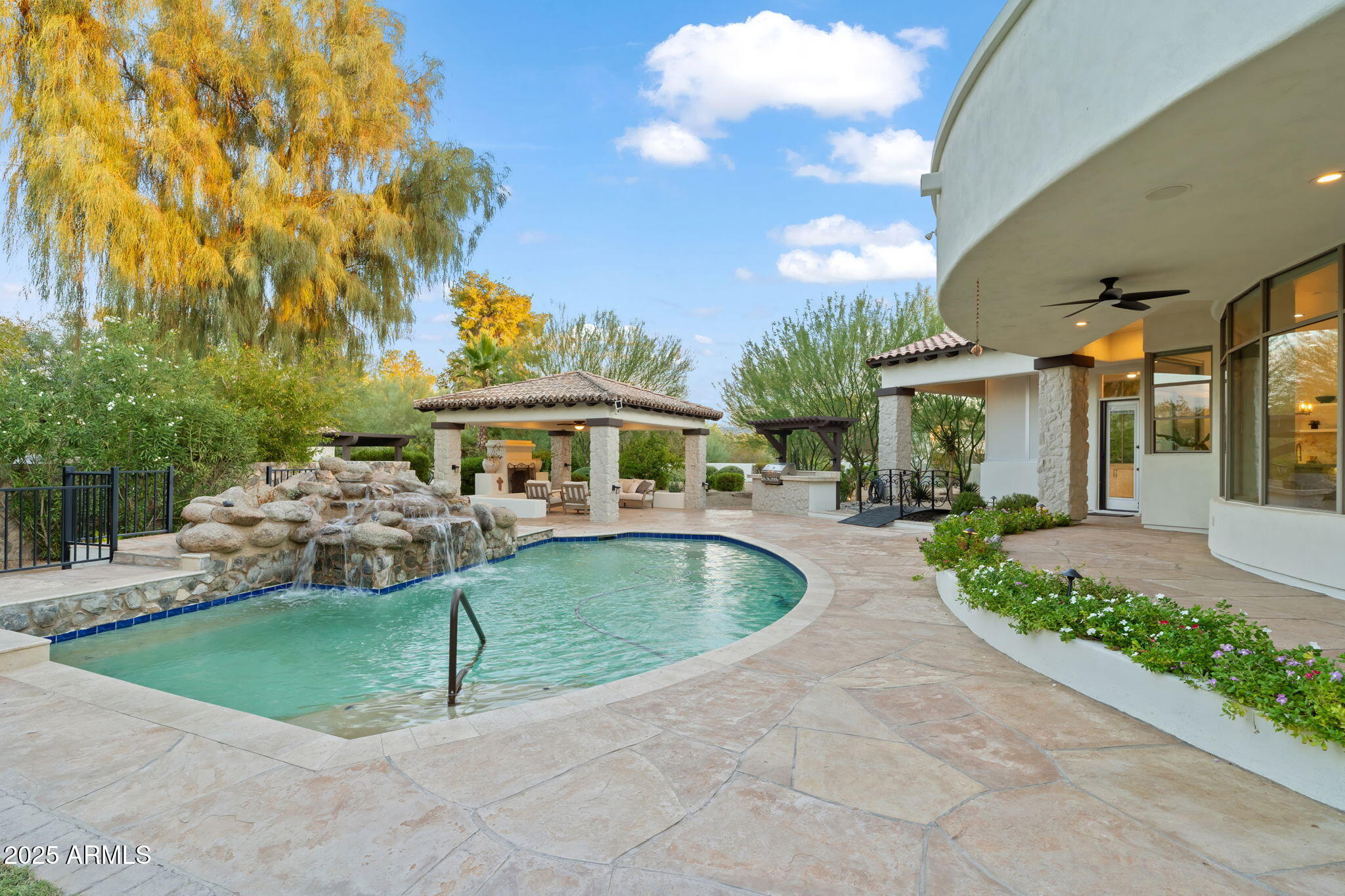 6211 N 74TH Place