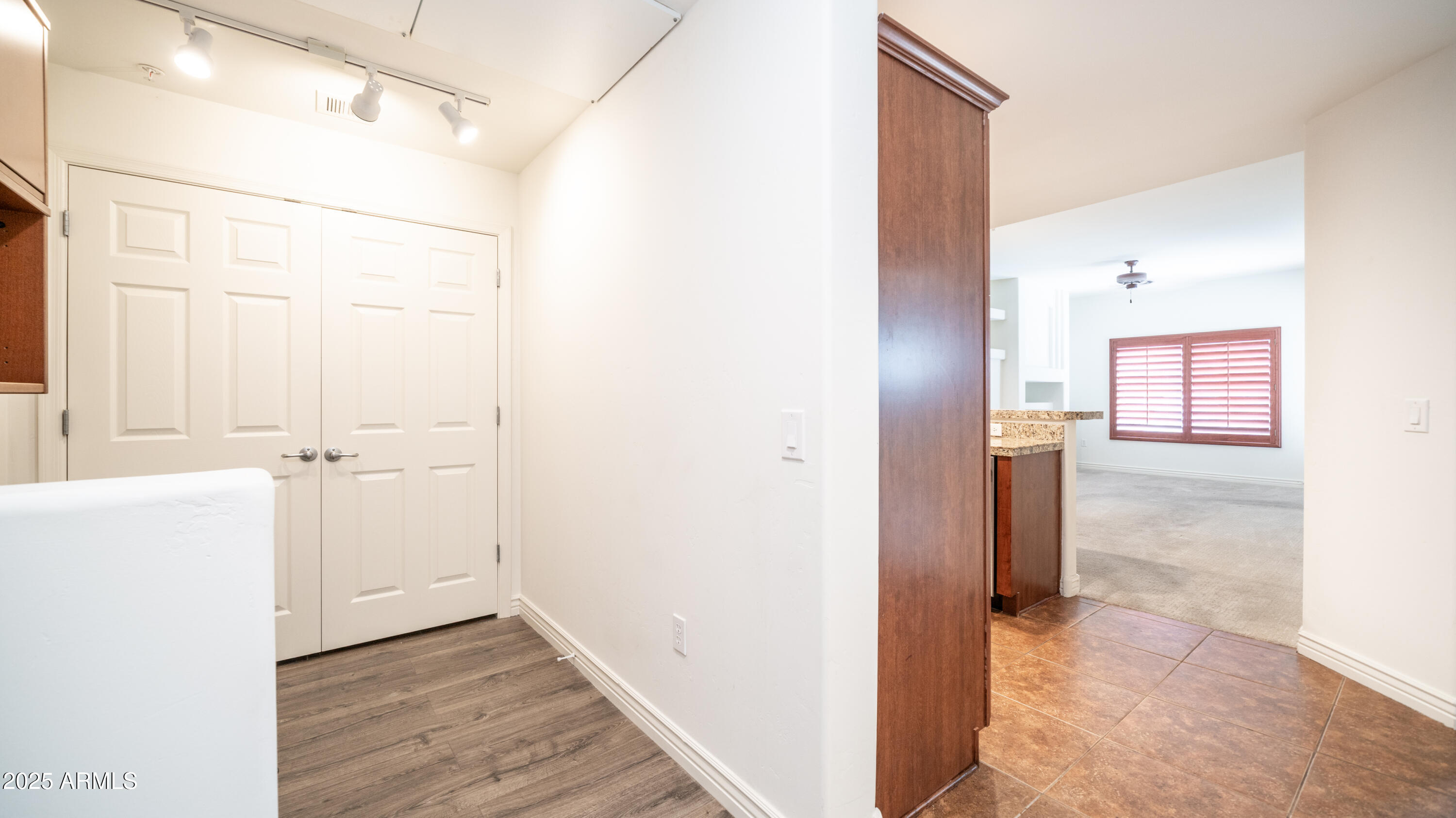 5450 E DEER VALLEY Drive 4019