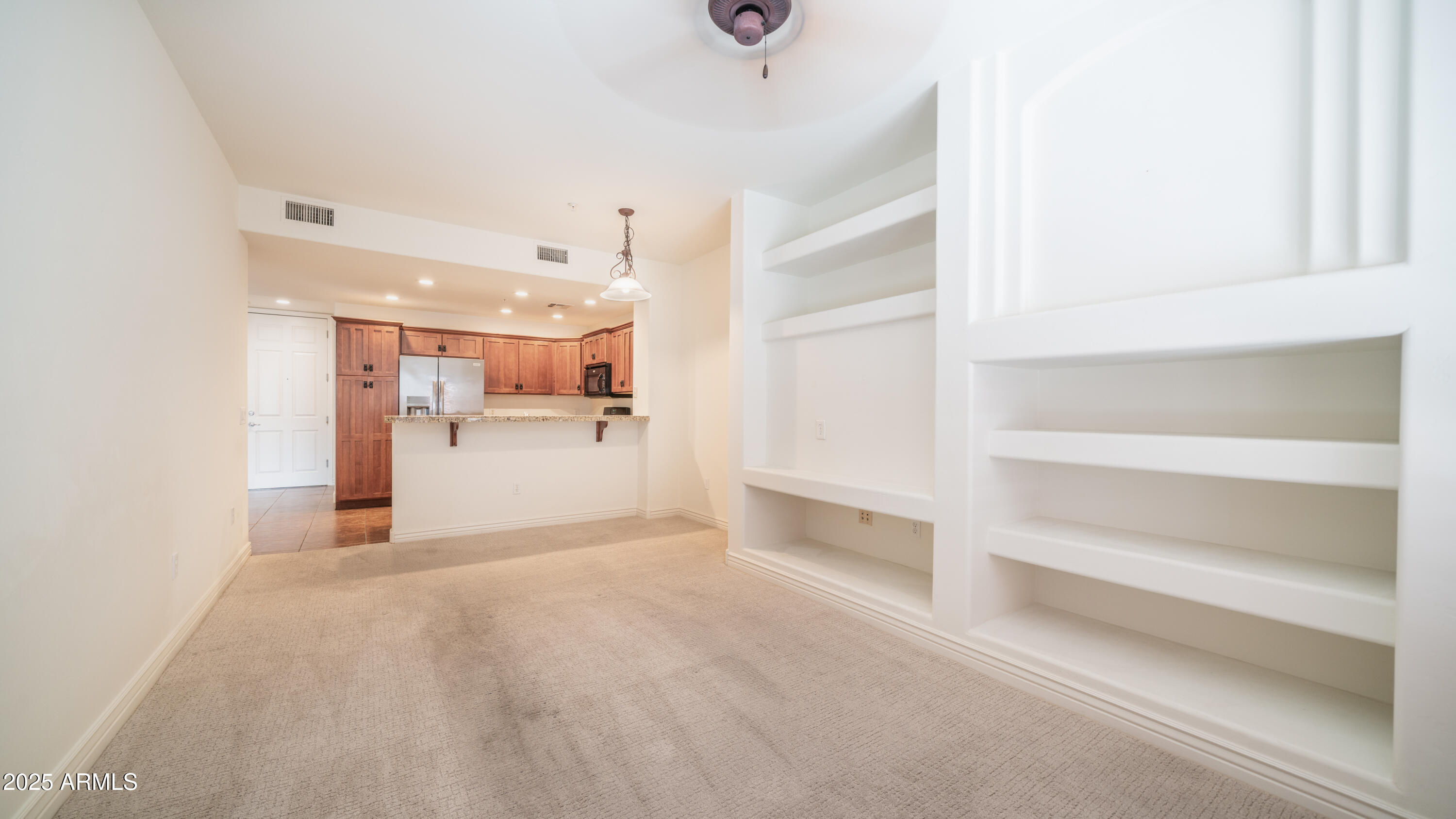 5450 E DEER VALLEY Drive 4019