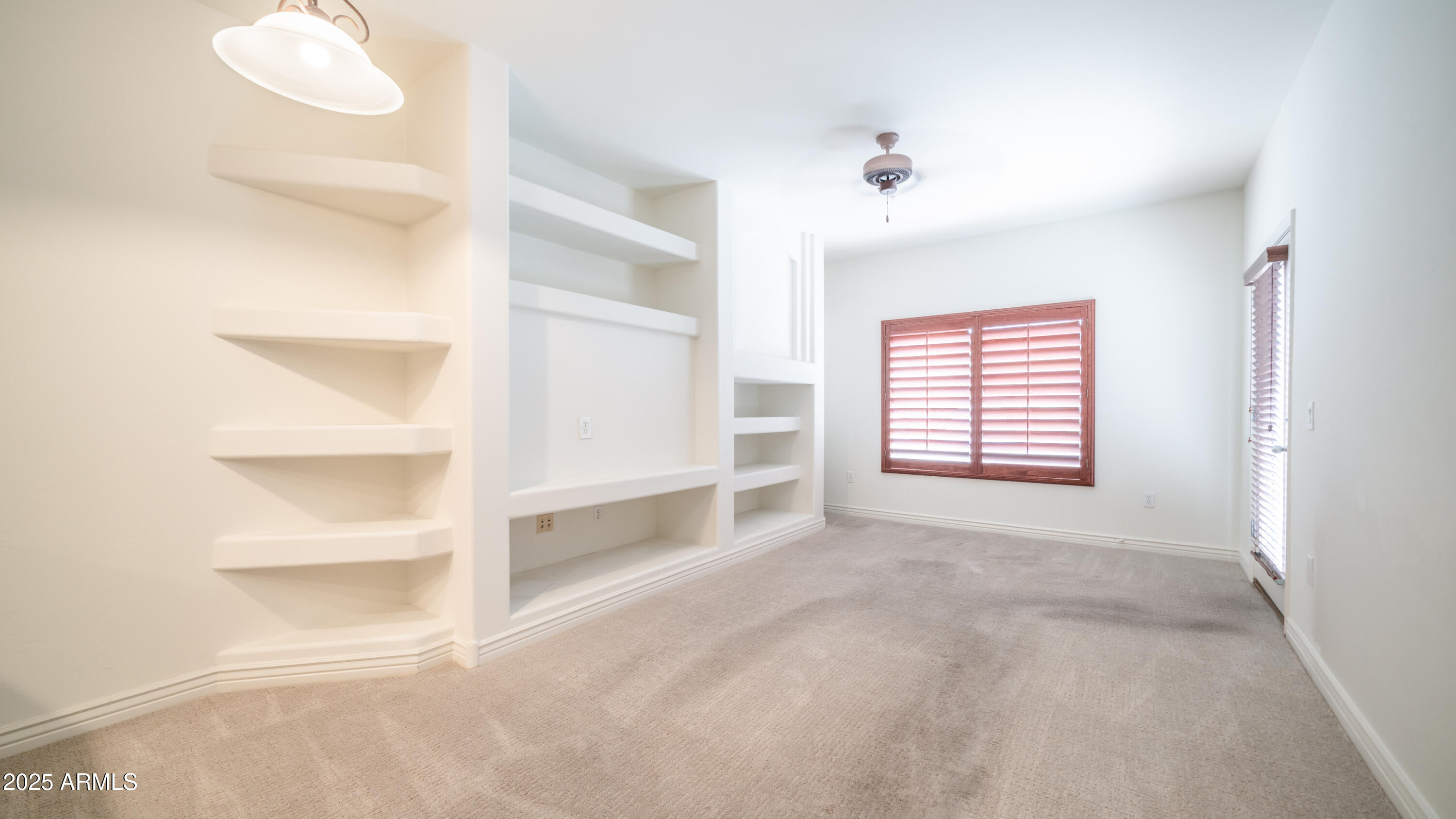 5450 E DEER VALLEY Drive 4019