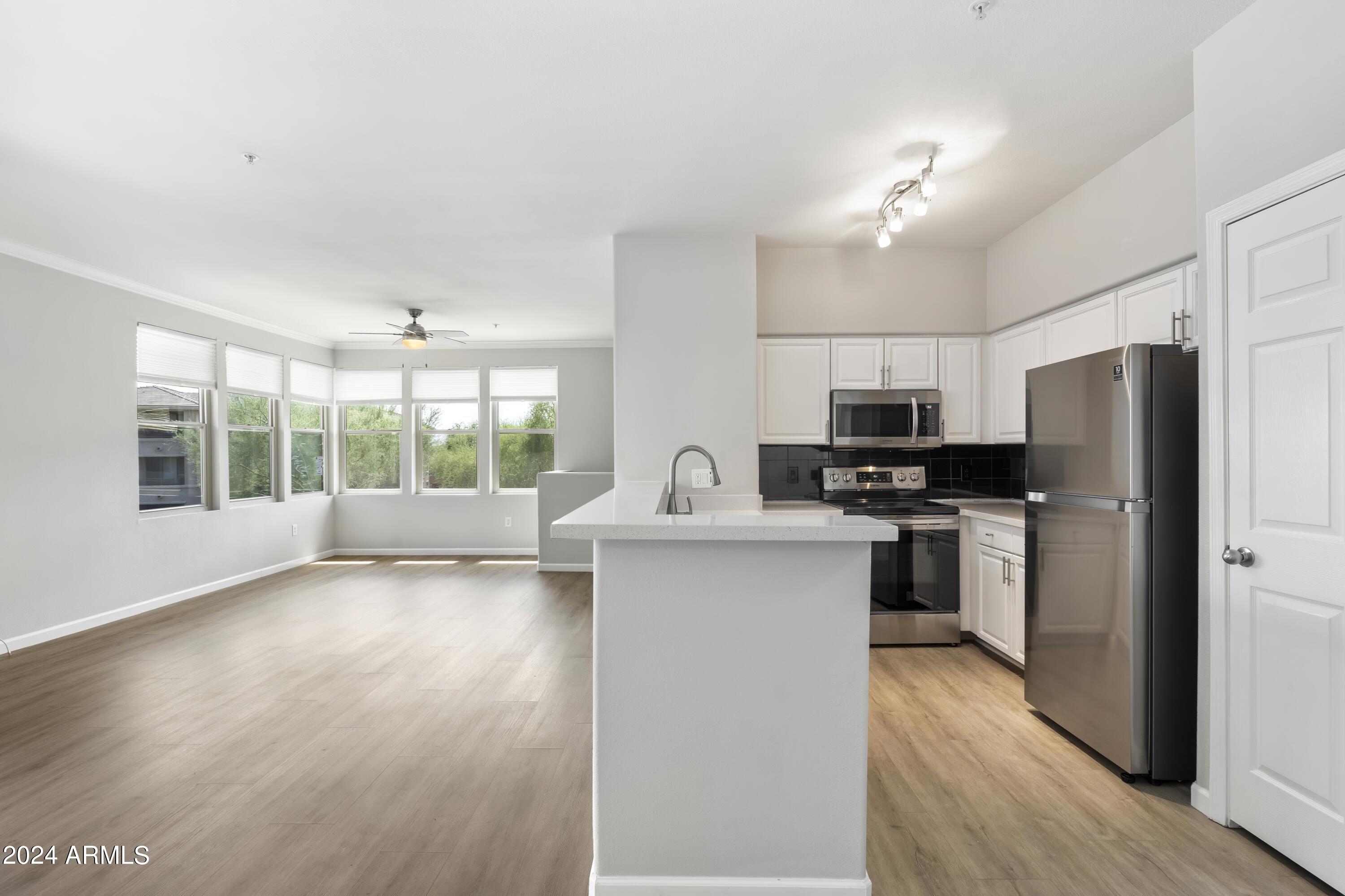 19777 N 76TH Street, 2216