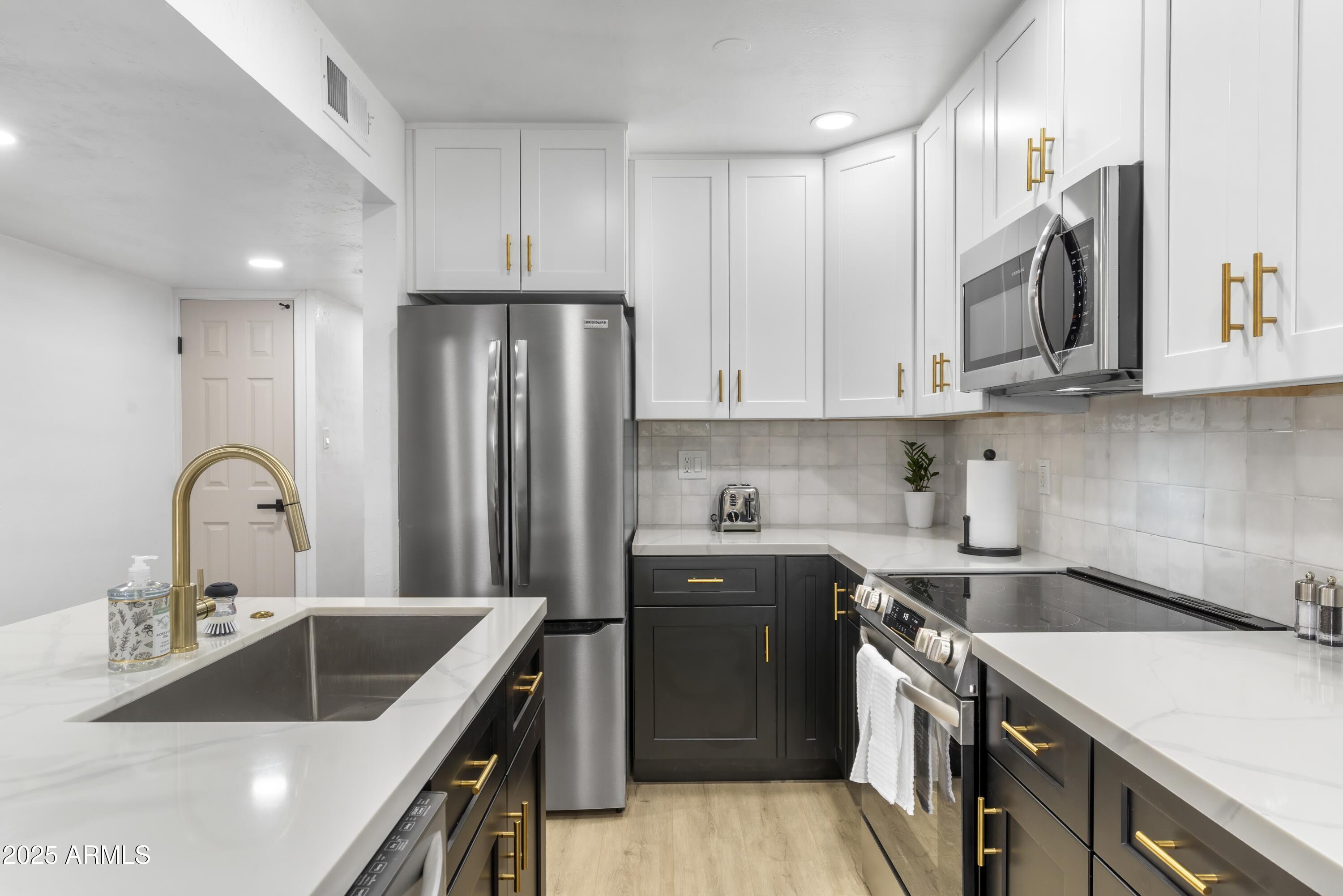 3002 N 32ND Street, 8