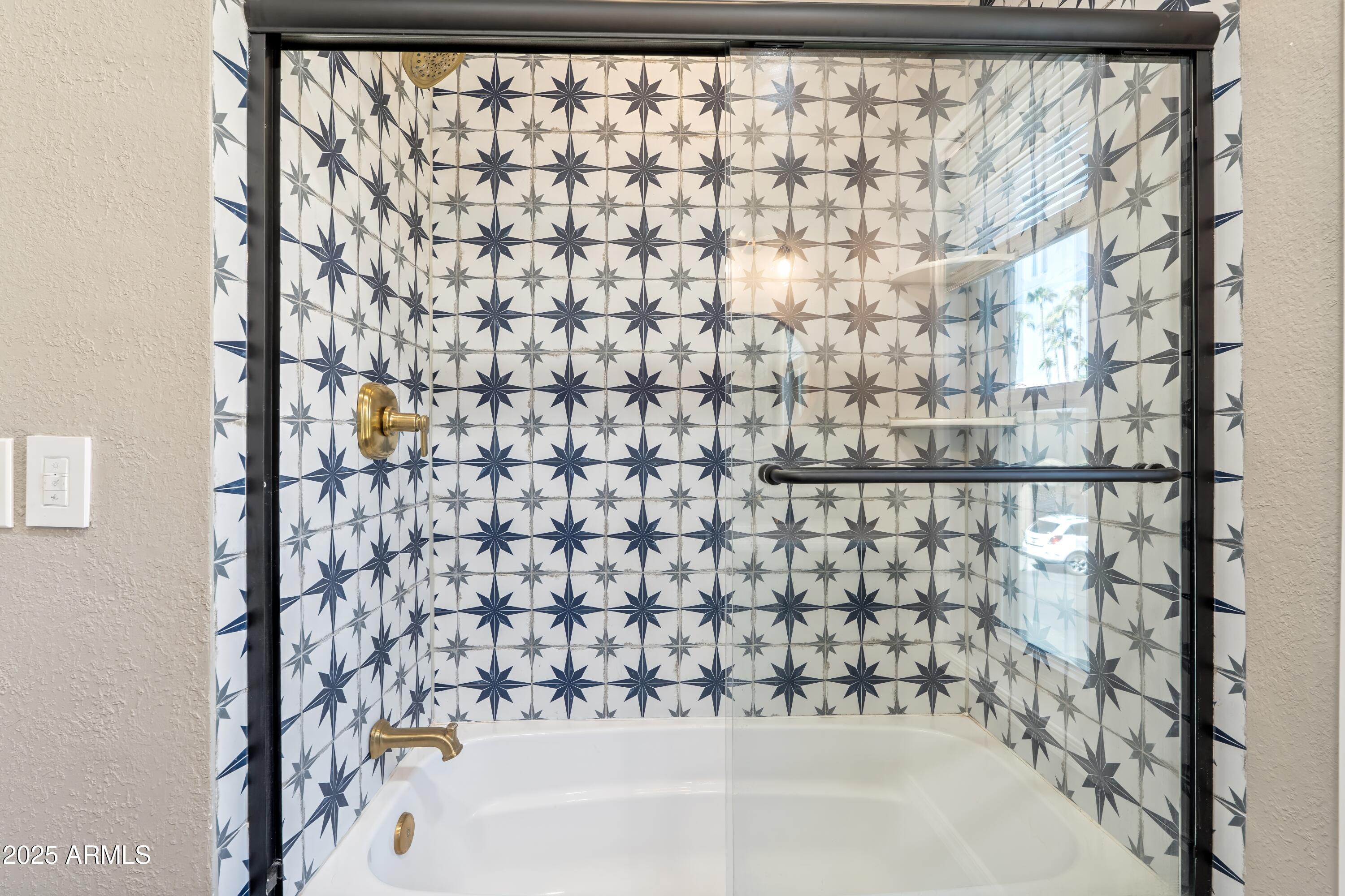 10420 N 11TH Street, 3