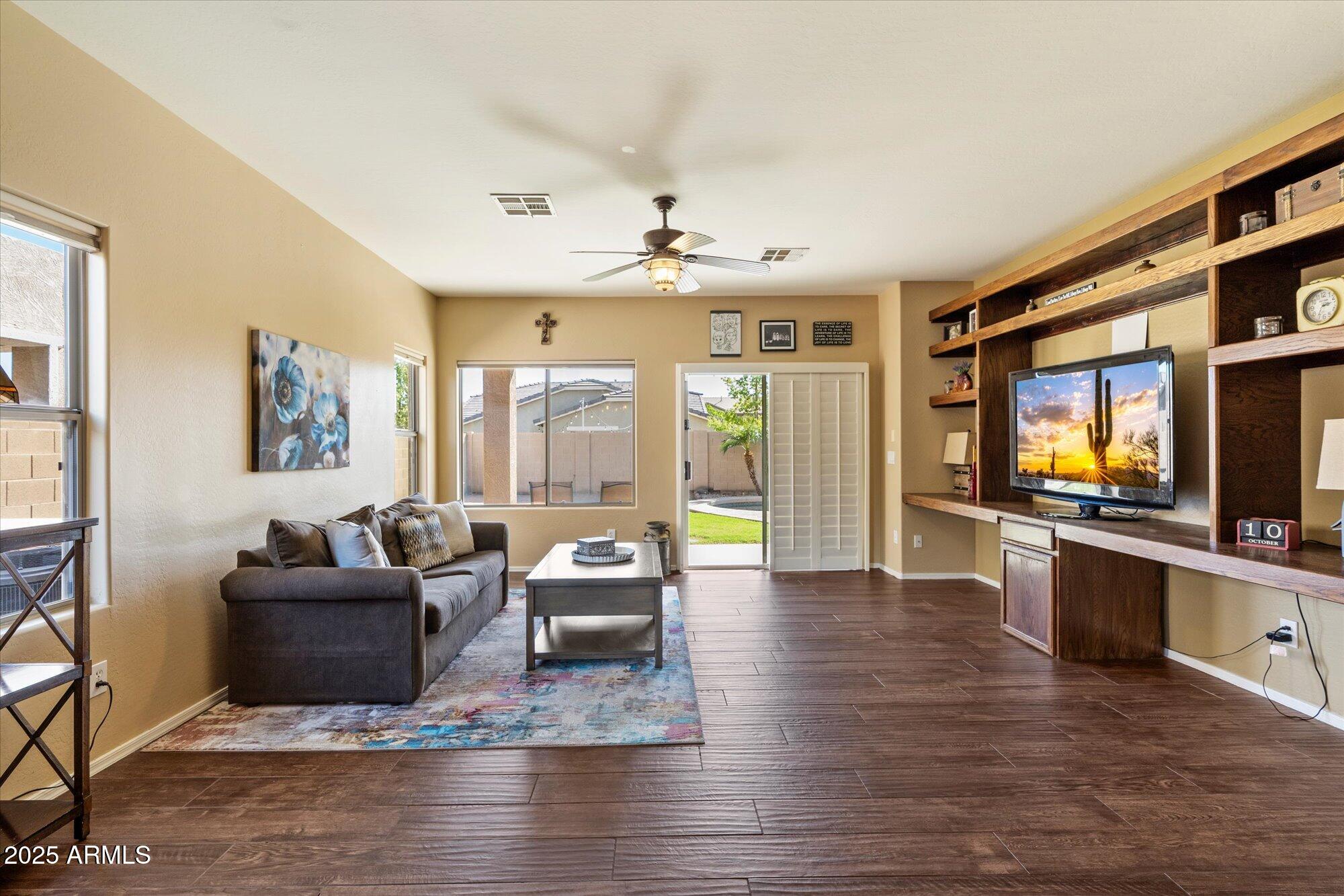 15623 W MACKENZIE Drive, Goodyear