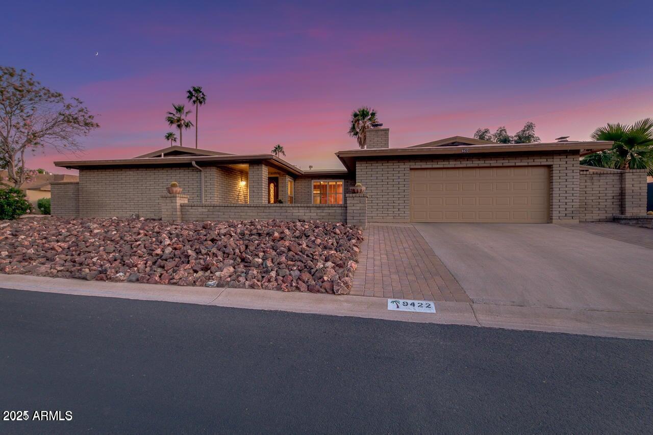 9422 N ARROYA VISTA Drive E