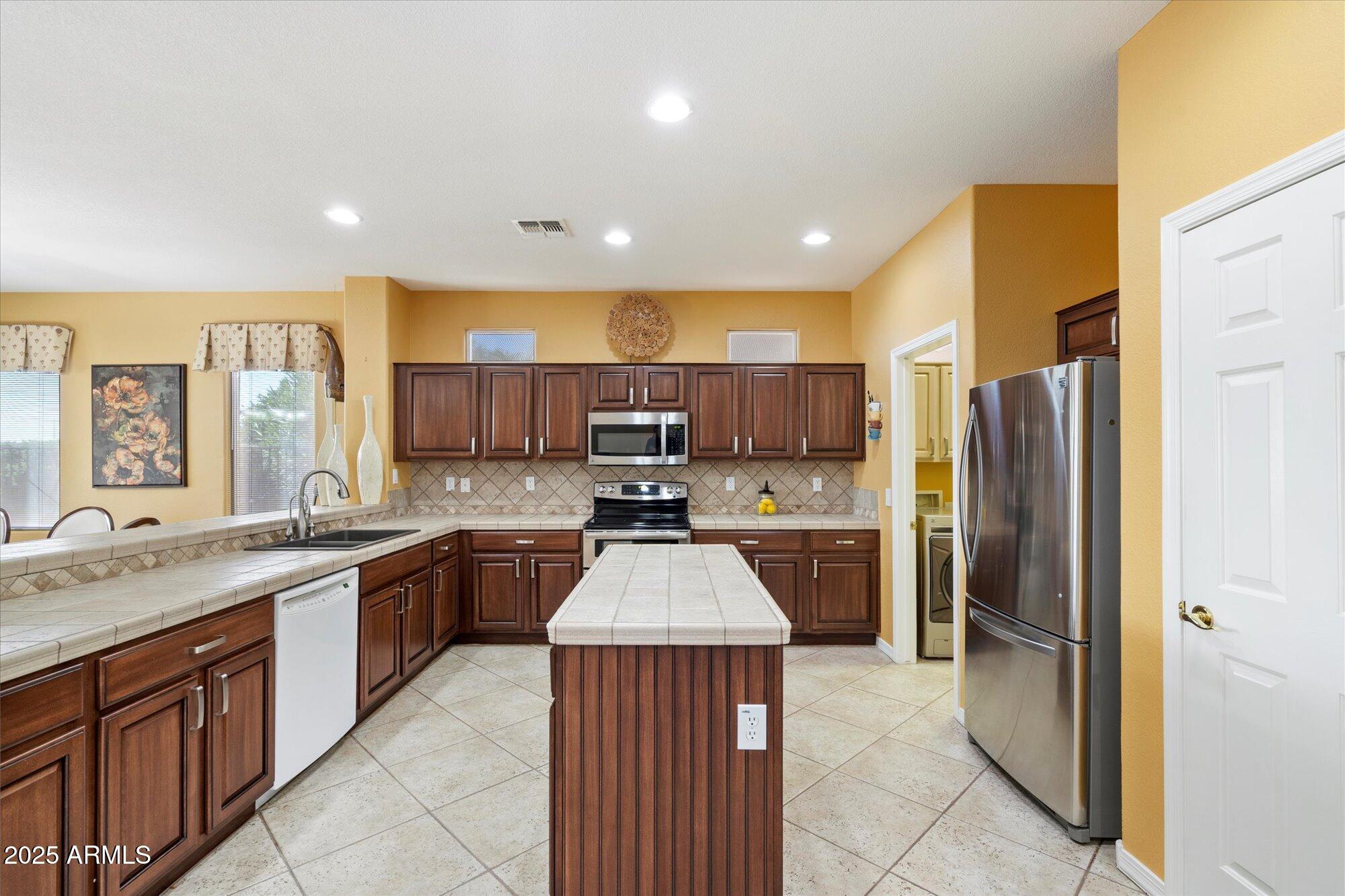 3511 E FIRESTONE Drive