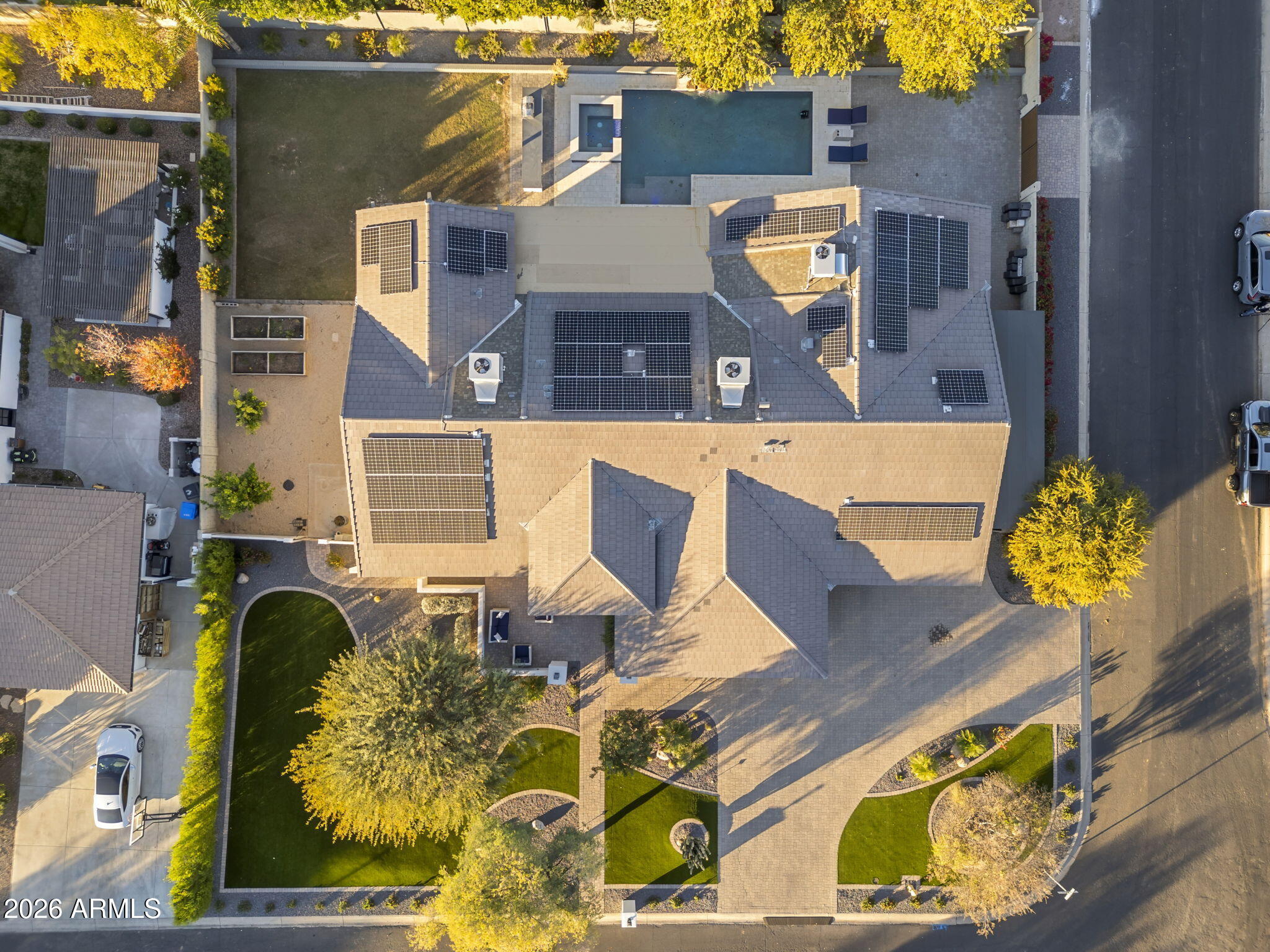 5926 E HARTFORD Avenue