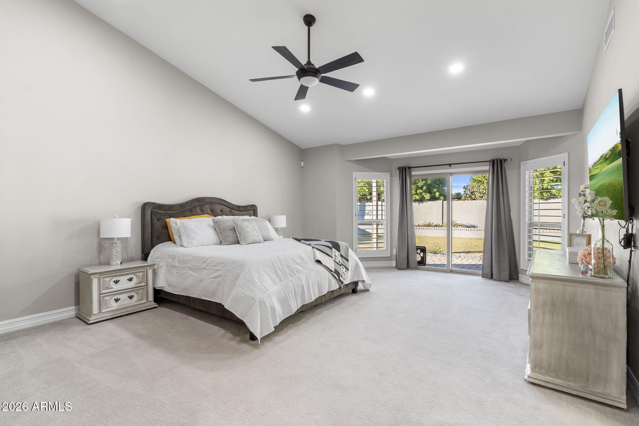 5926 E HARTFORD Avenue